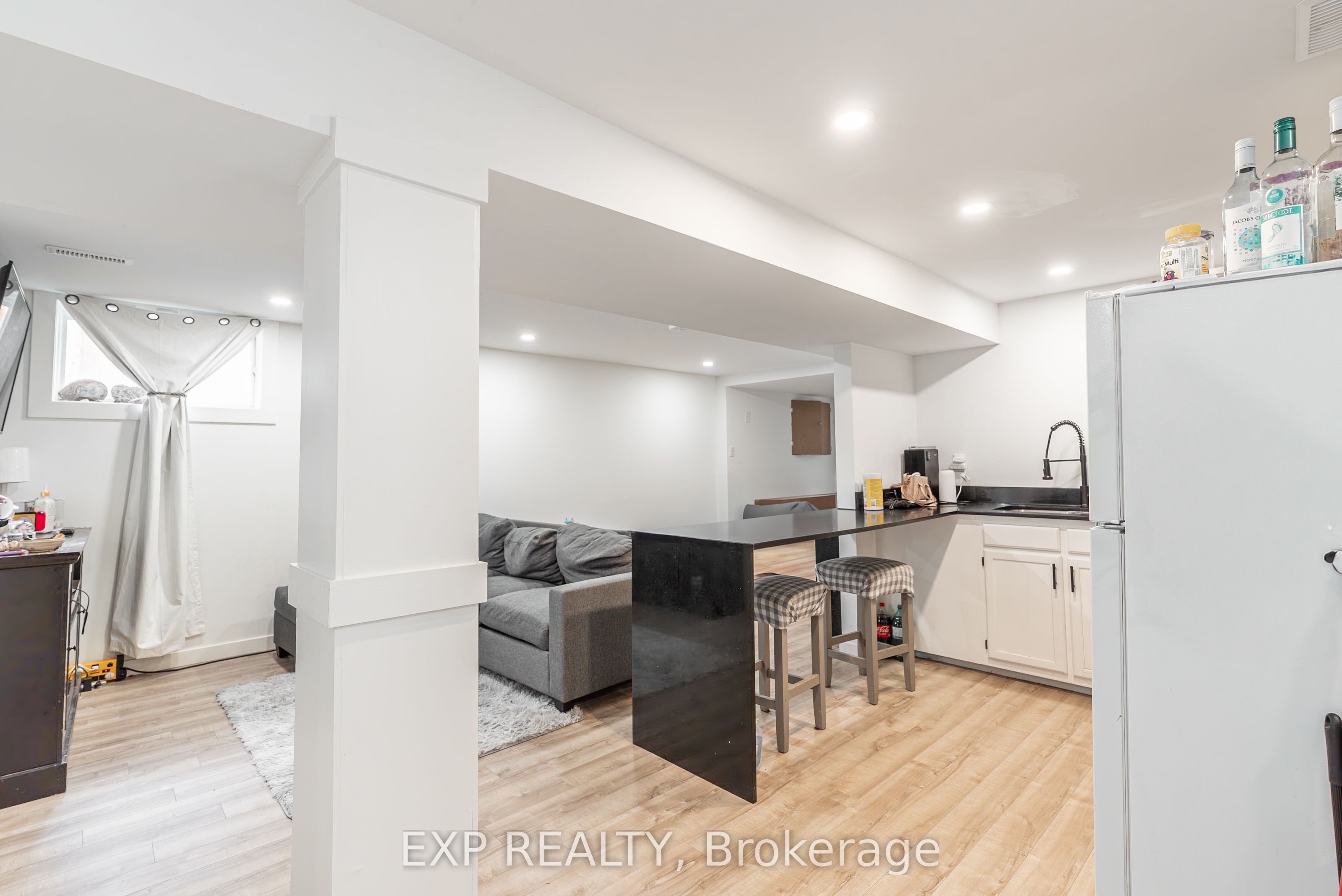 90 Commercial Street Lower Property Photo 7