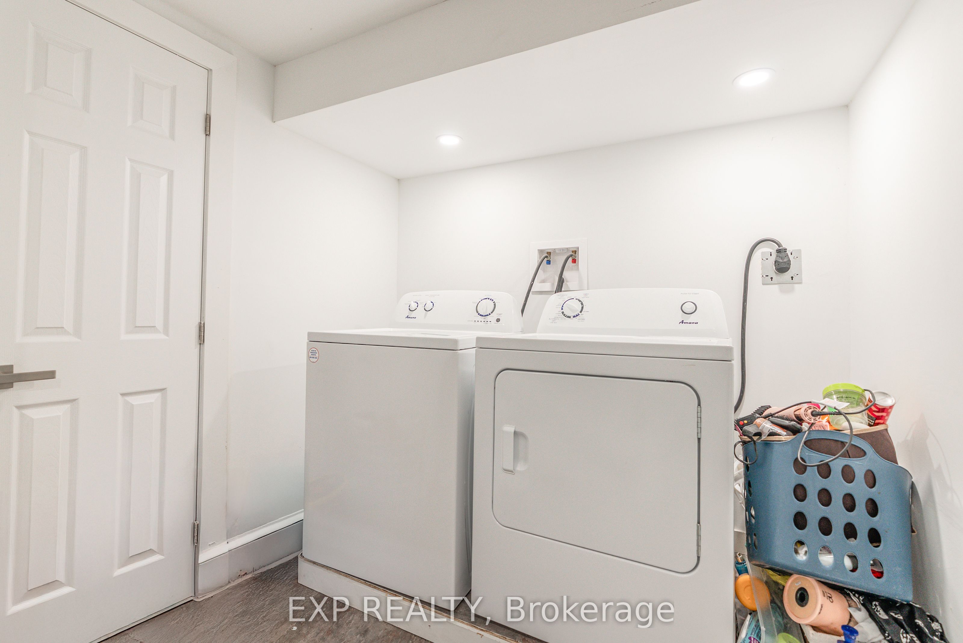 90 Commercial Street Lower Property Photo 14
