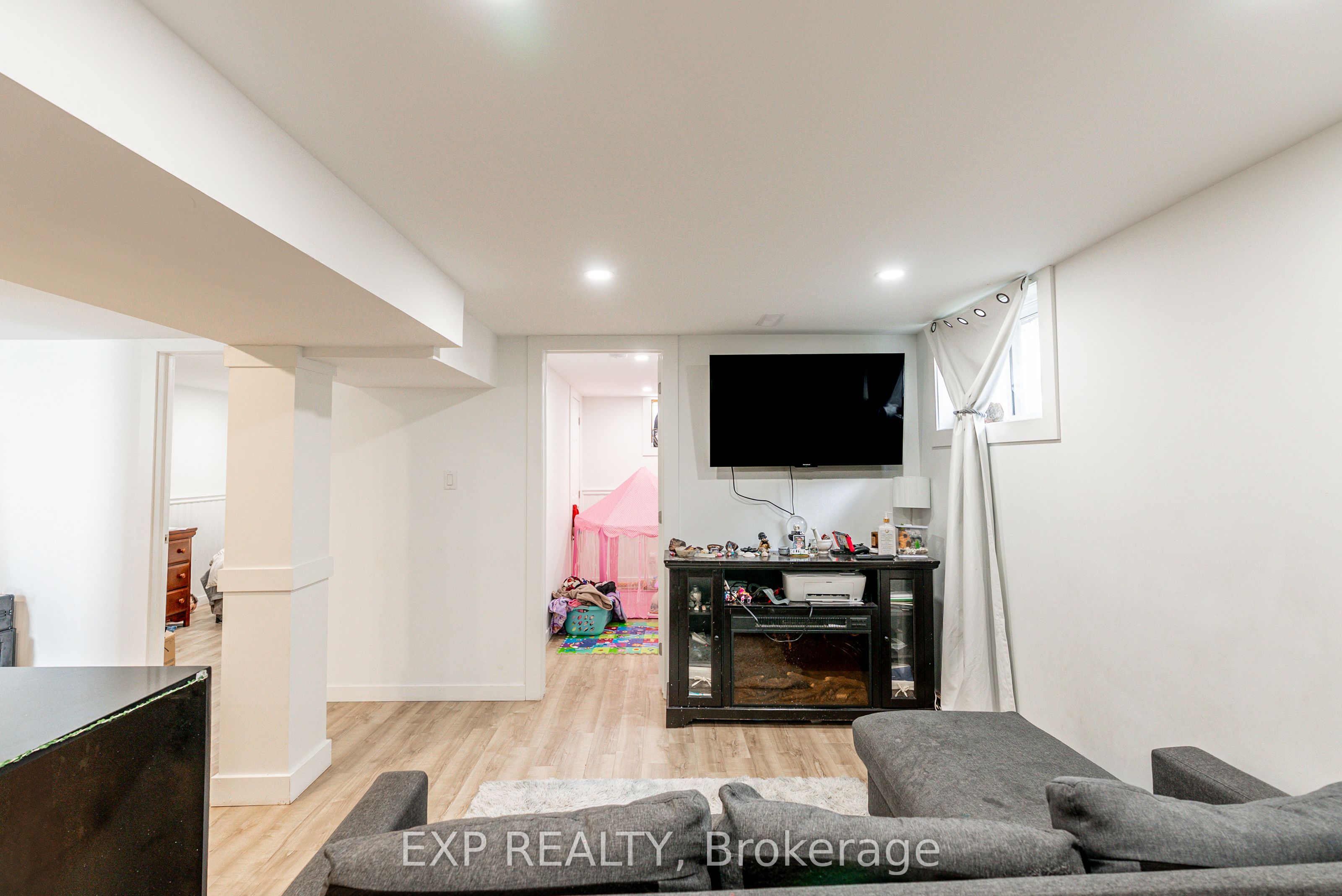 90 Commercial Street Lower Property Photo 18