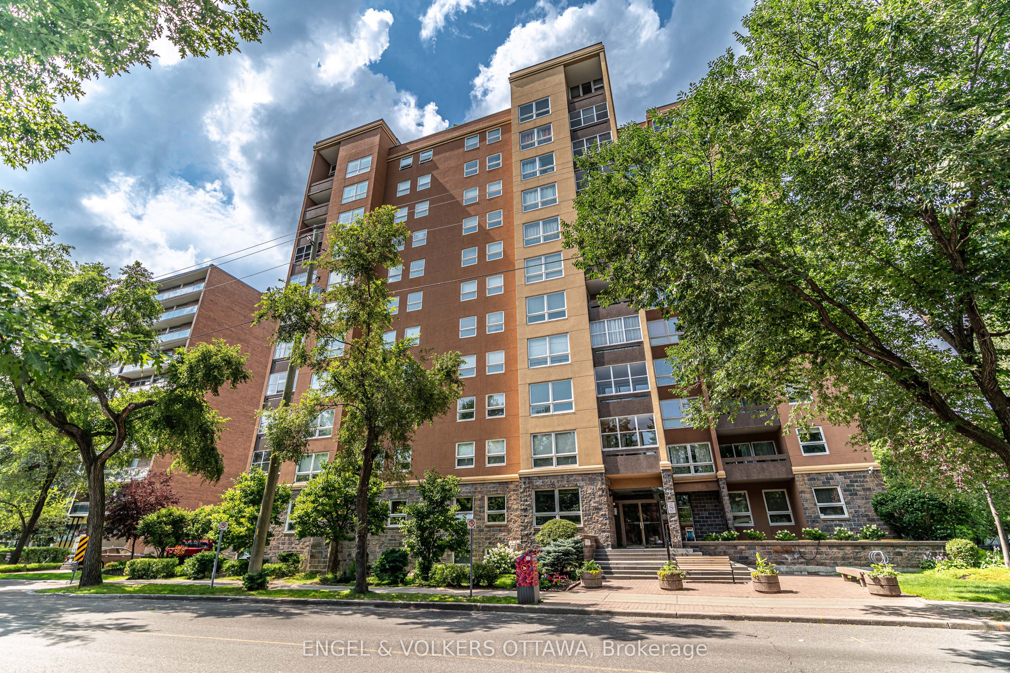 373 Laurier Avenue E 906 Property Photo 1