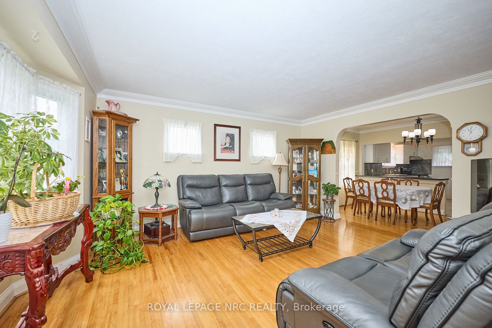 1 Thorndale Ave Property Photo 4