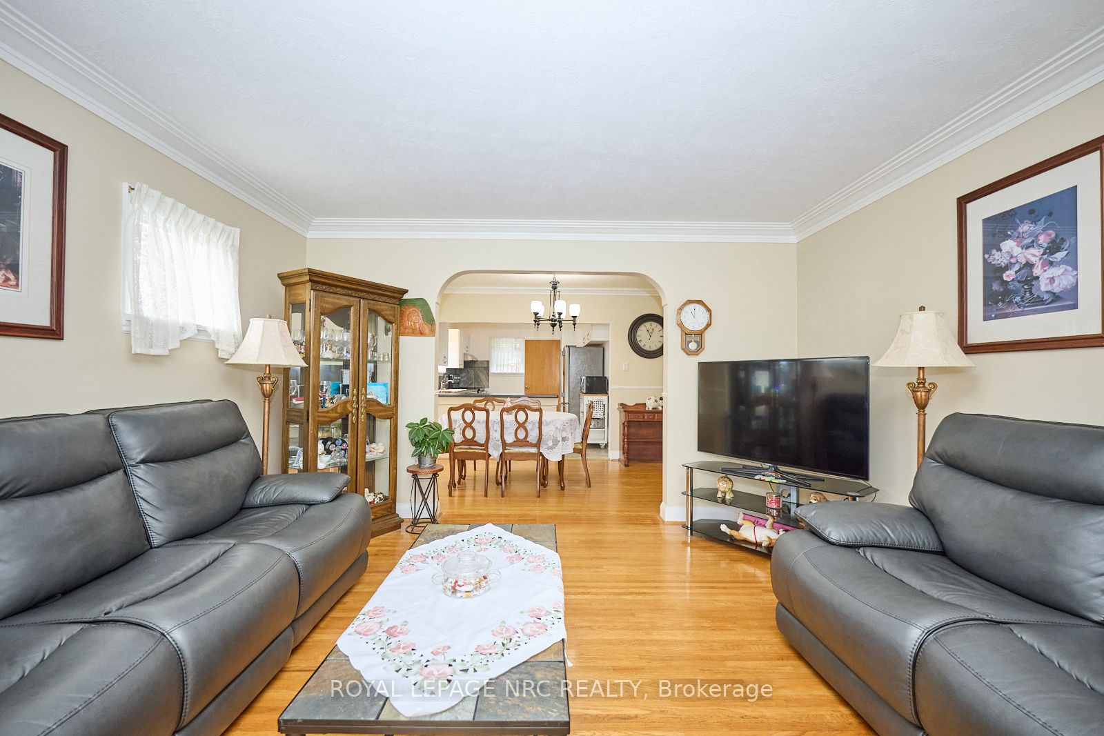 1 Thorndale Ave Property Photo 5
