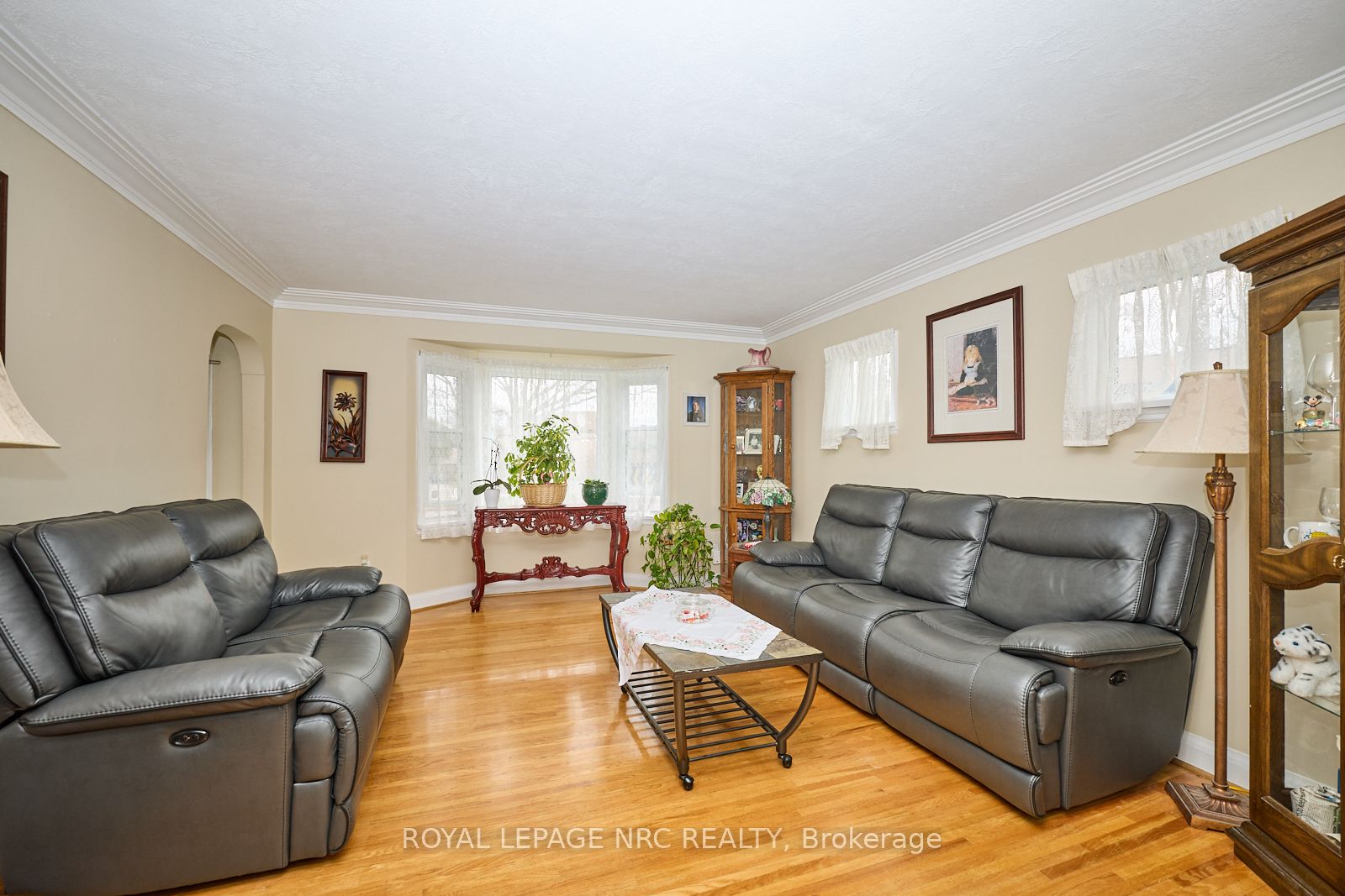 1 Thorndale Ave Property Photo 6