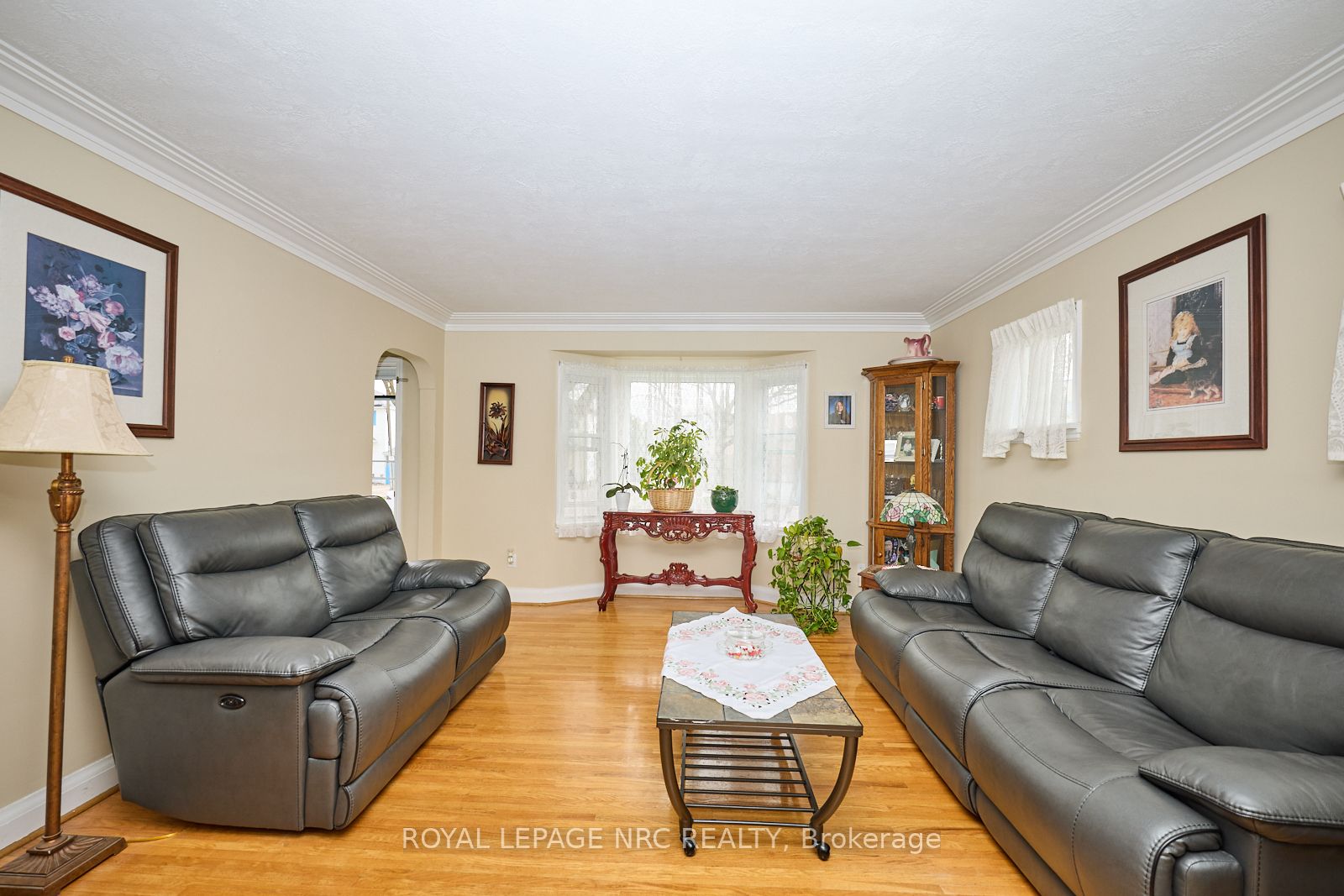 1 Thorndale Ave Property Photo 7