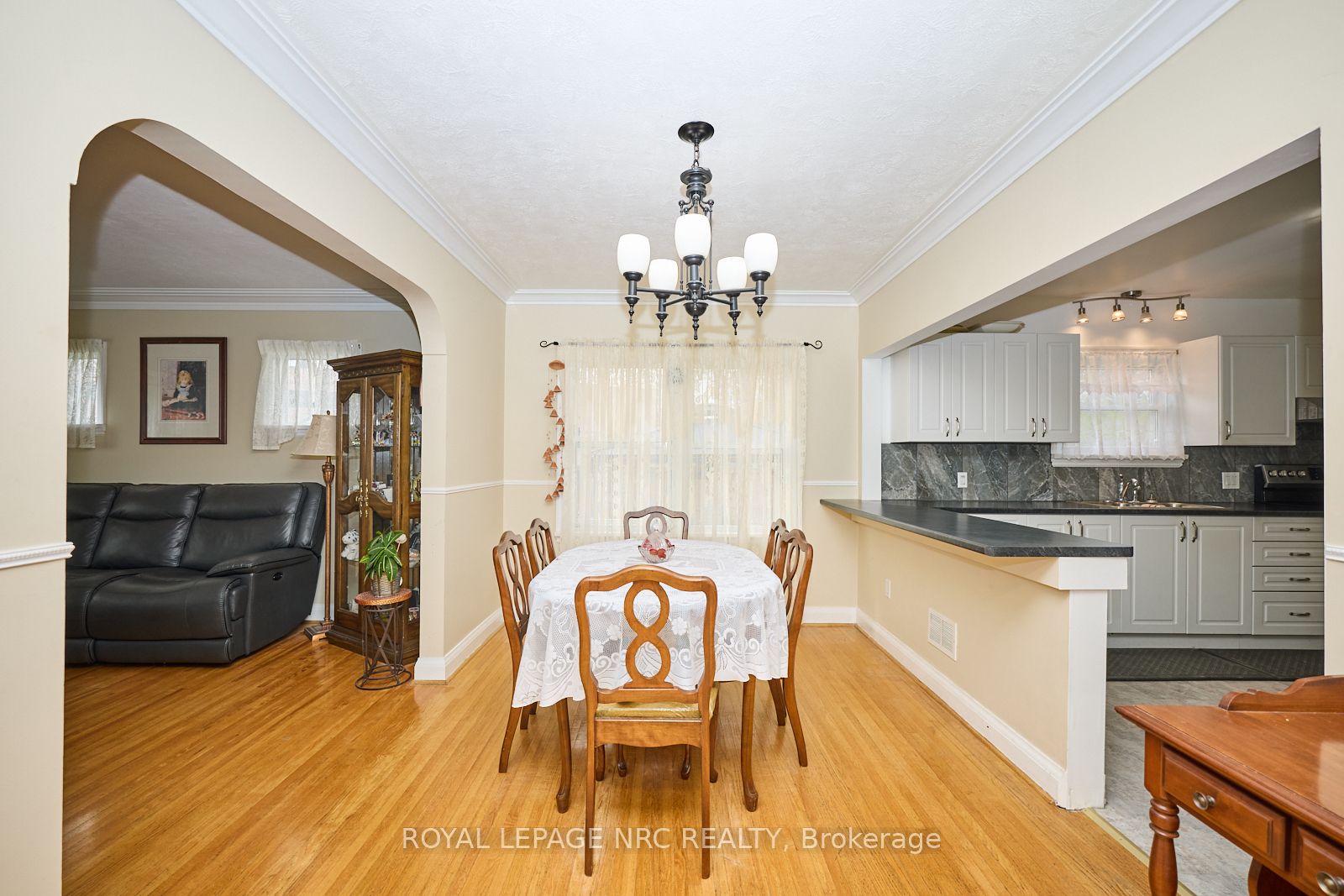 1 Thorndale Ave Property Photo 10