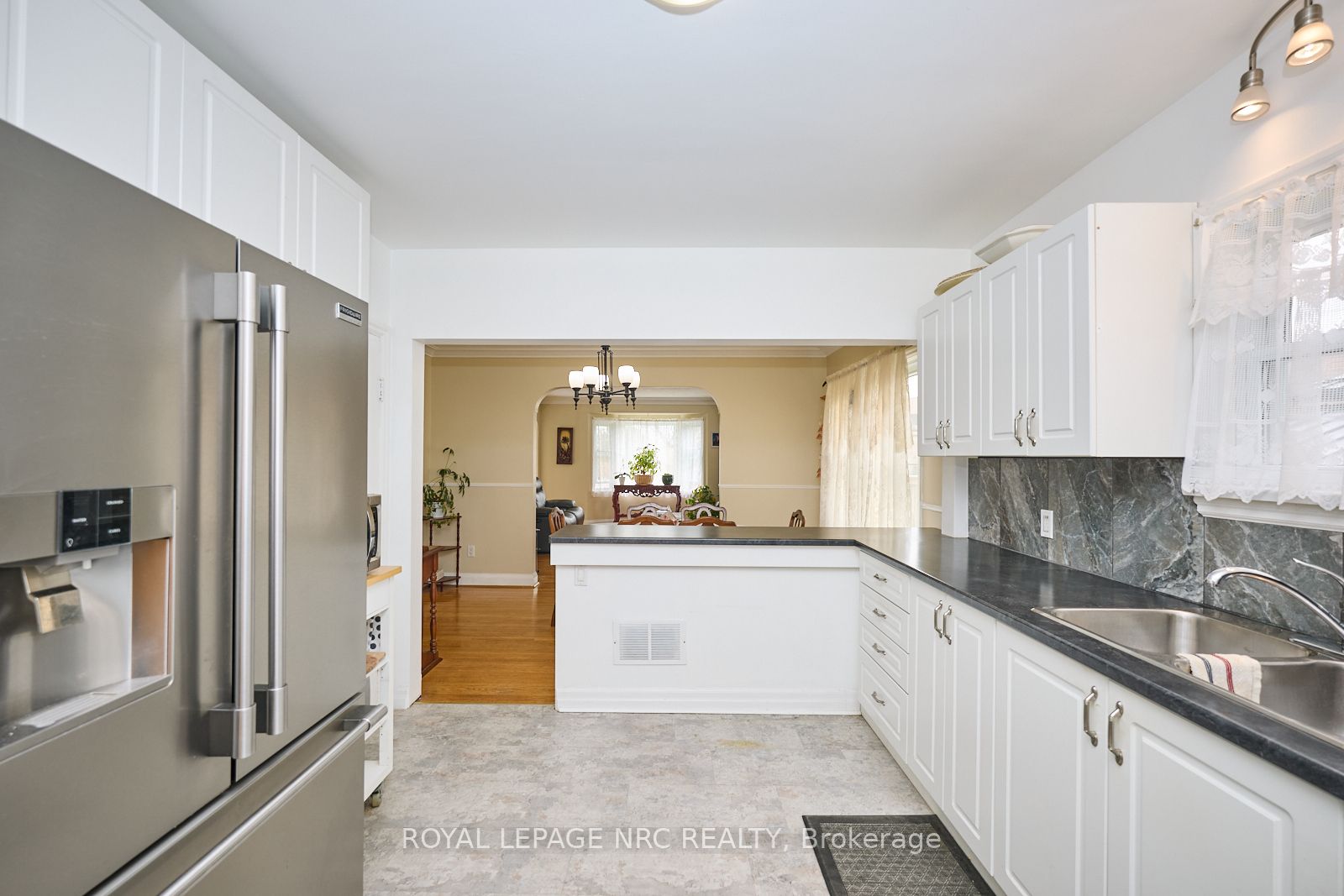 1 Thorndale Ave Property Photo 14