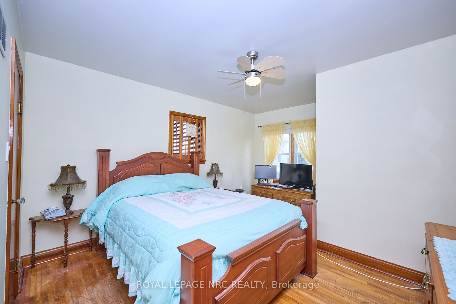 1 Thorndale Ave Property Photo 15