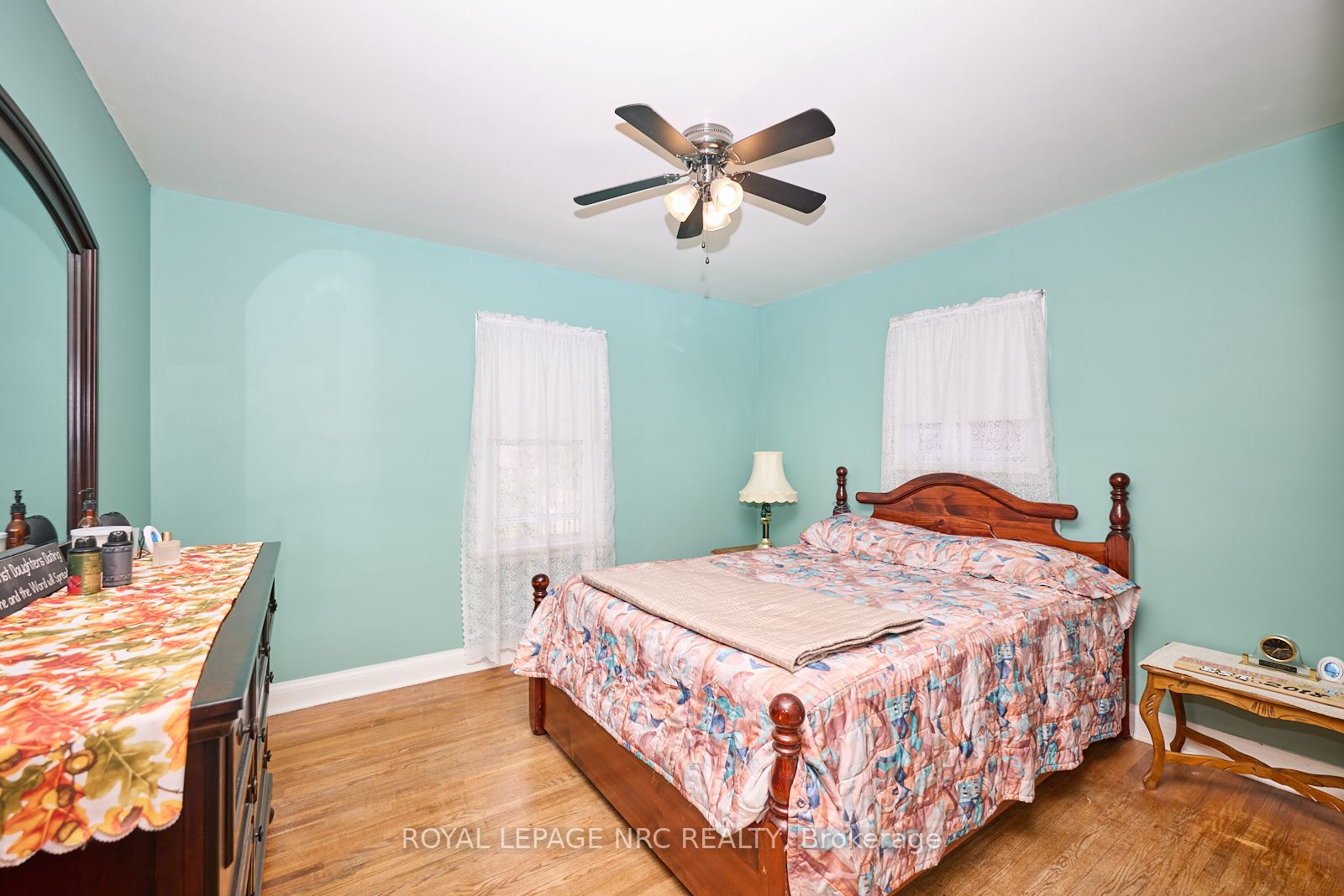 1 Thorndale Ave Property Photo 17