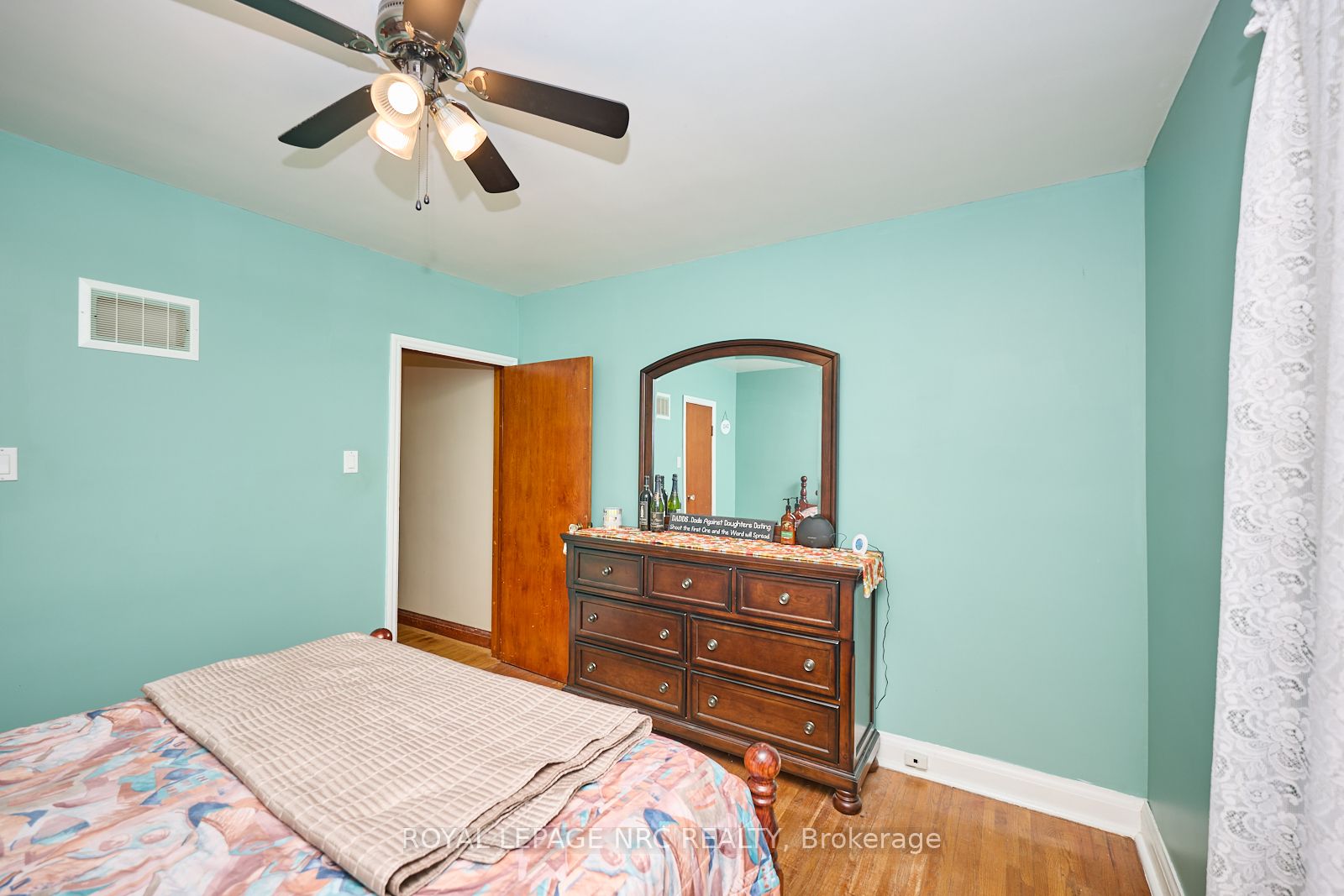 1 Thorndale Ave Property Photo 18