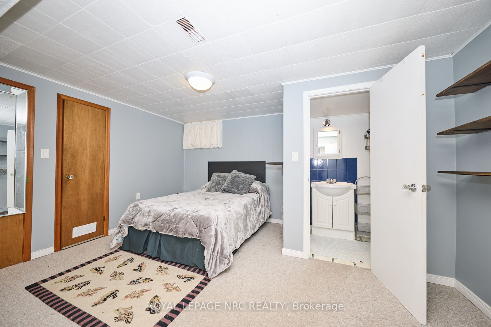 1 Thorndale Ave Property Photo 24