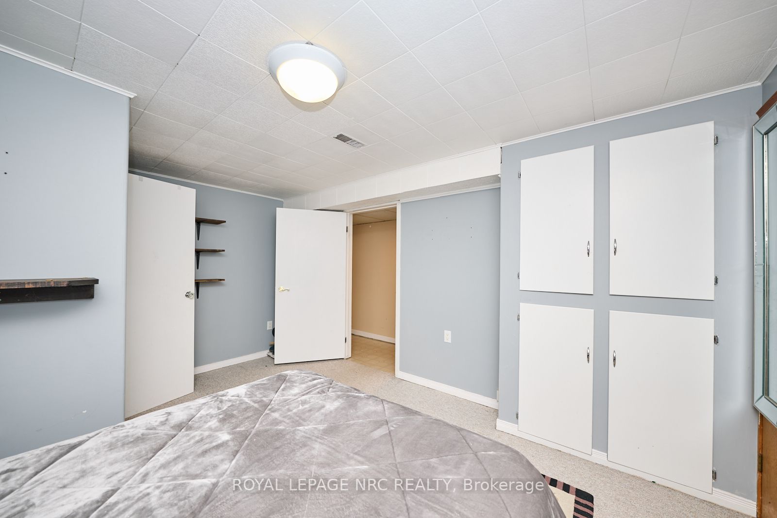 1 Thorndale Ave Property Photo 25