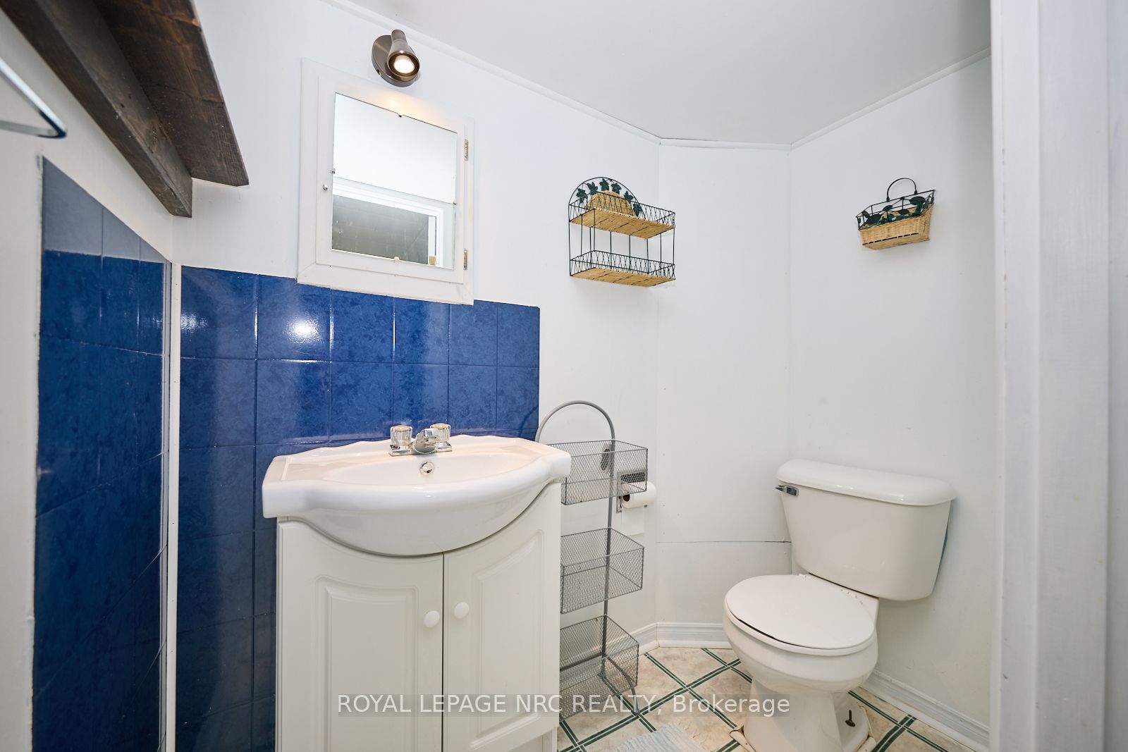 1 Thorndale Ave Property Photo 26