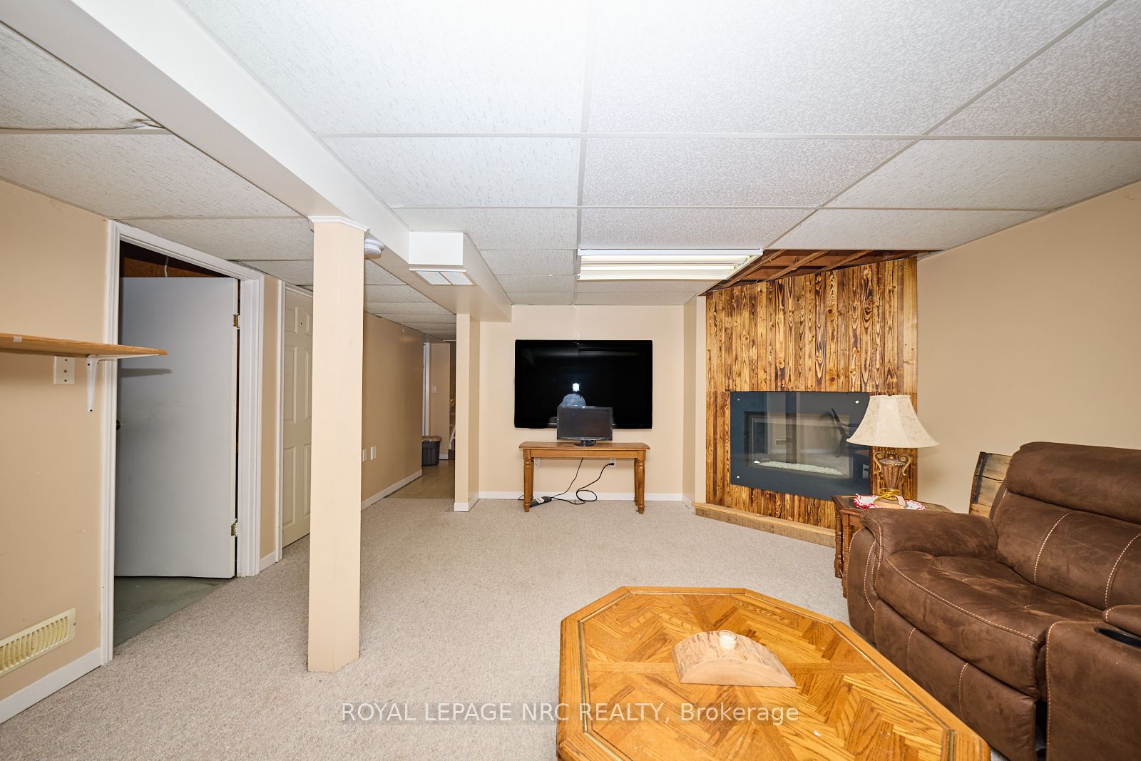 1 Thorndale Ave Property Photo 29