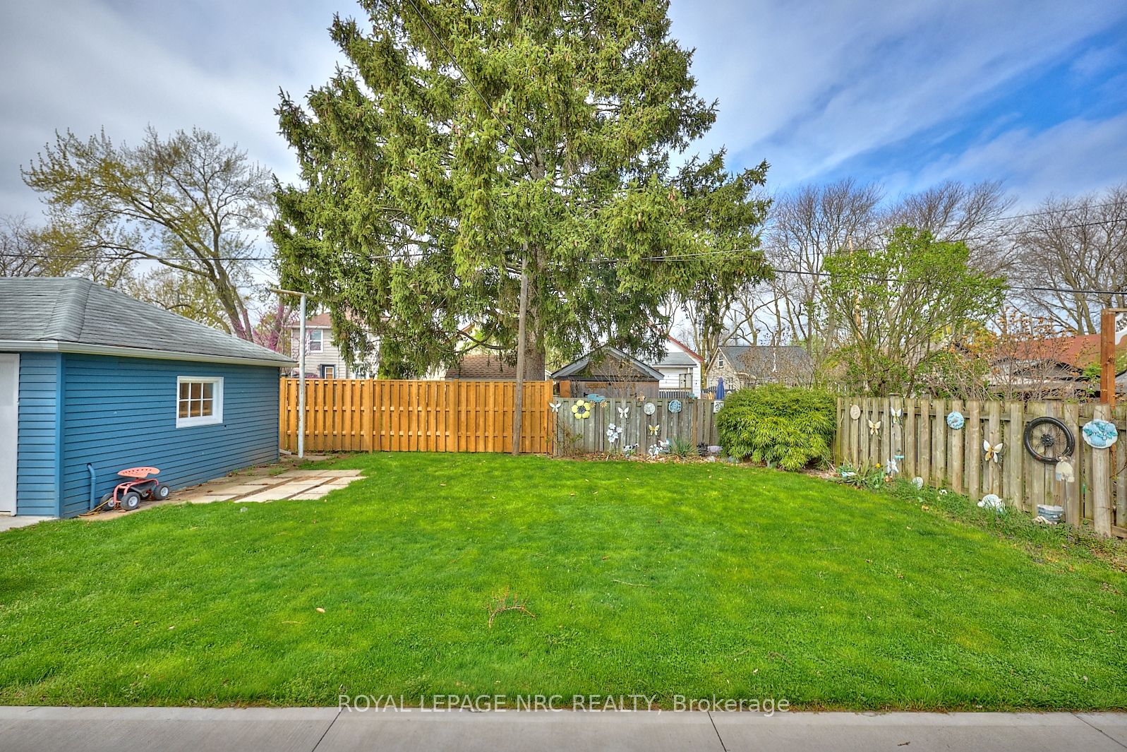 1 Thorndale Ave Property Photo 31