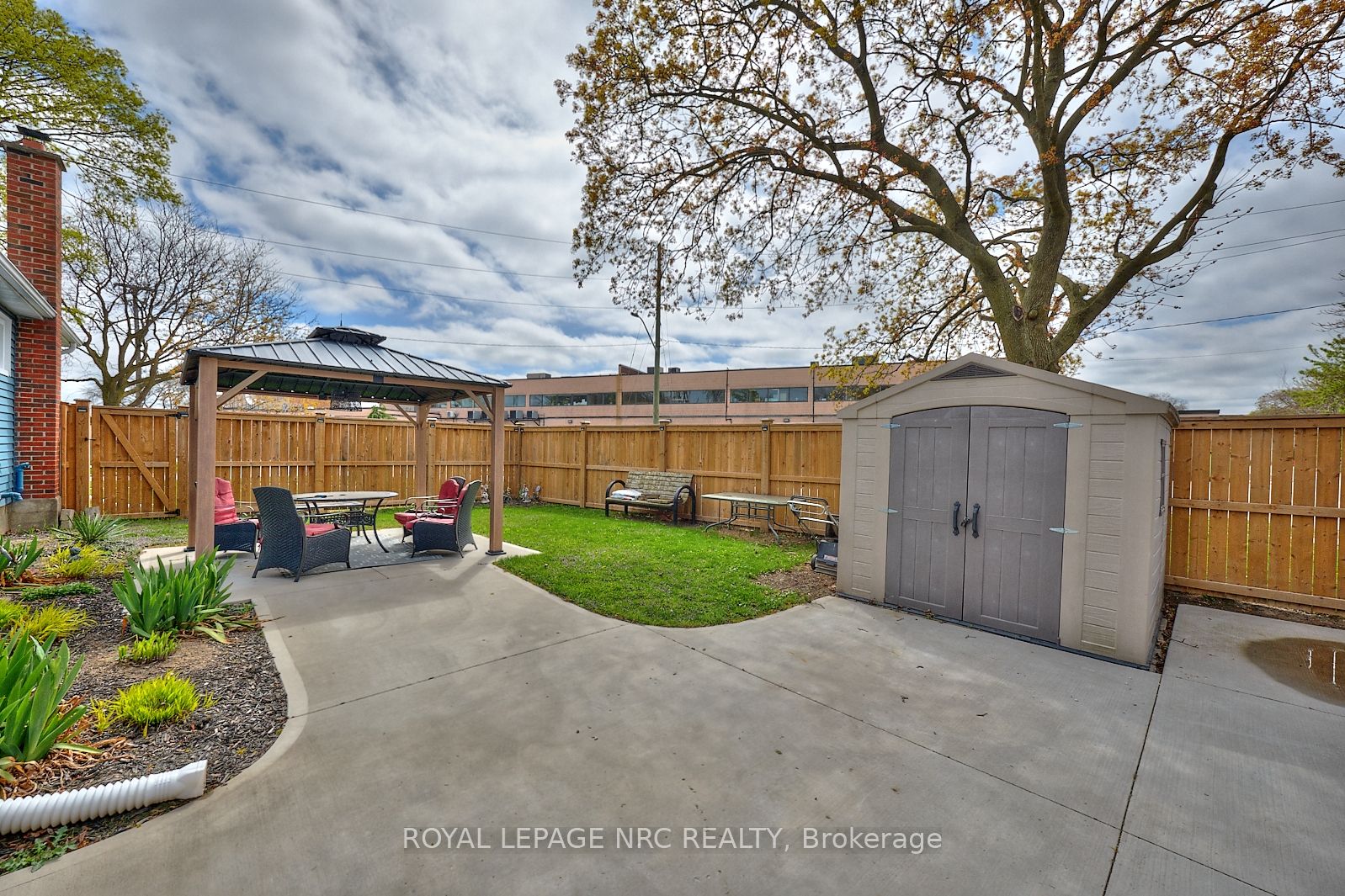 1 Thorndale Ave Property Photo 33