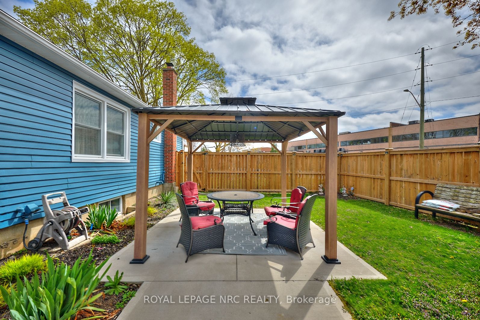 1 Thorndale Ave Property Photo 34