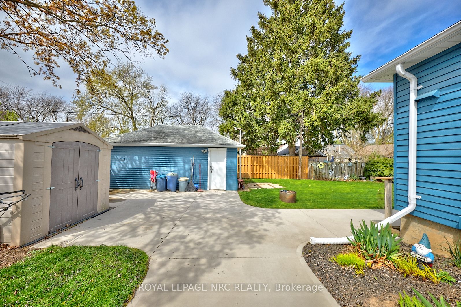 1 Thorndale Ave Property Photo 35