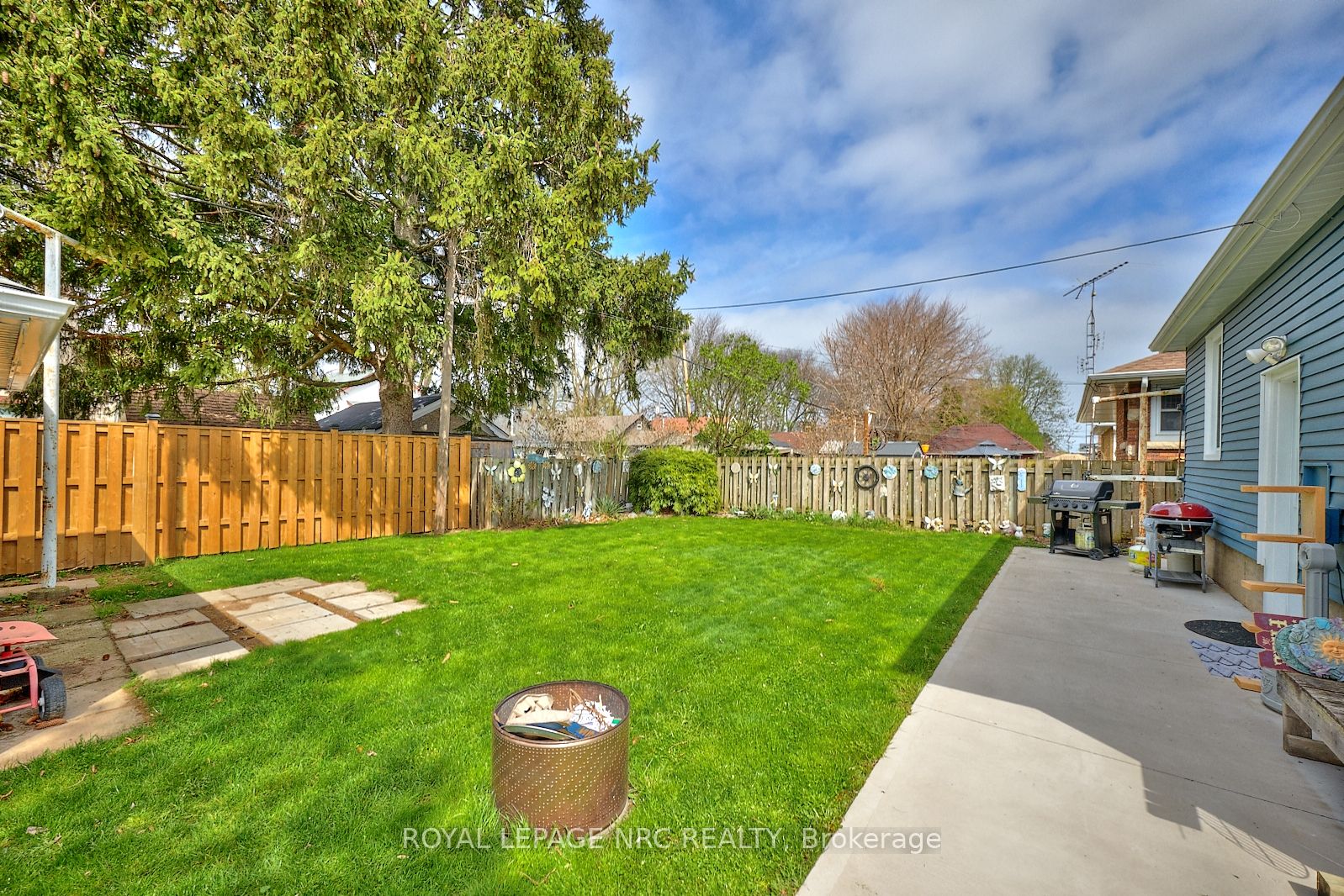 1 Thorndale Ave Property Photo 36