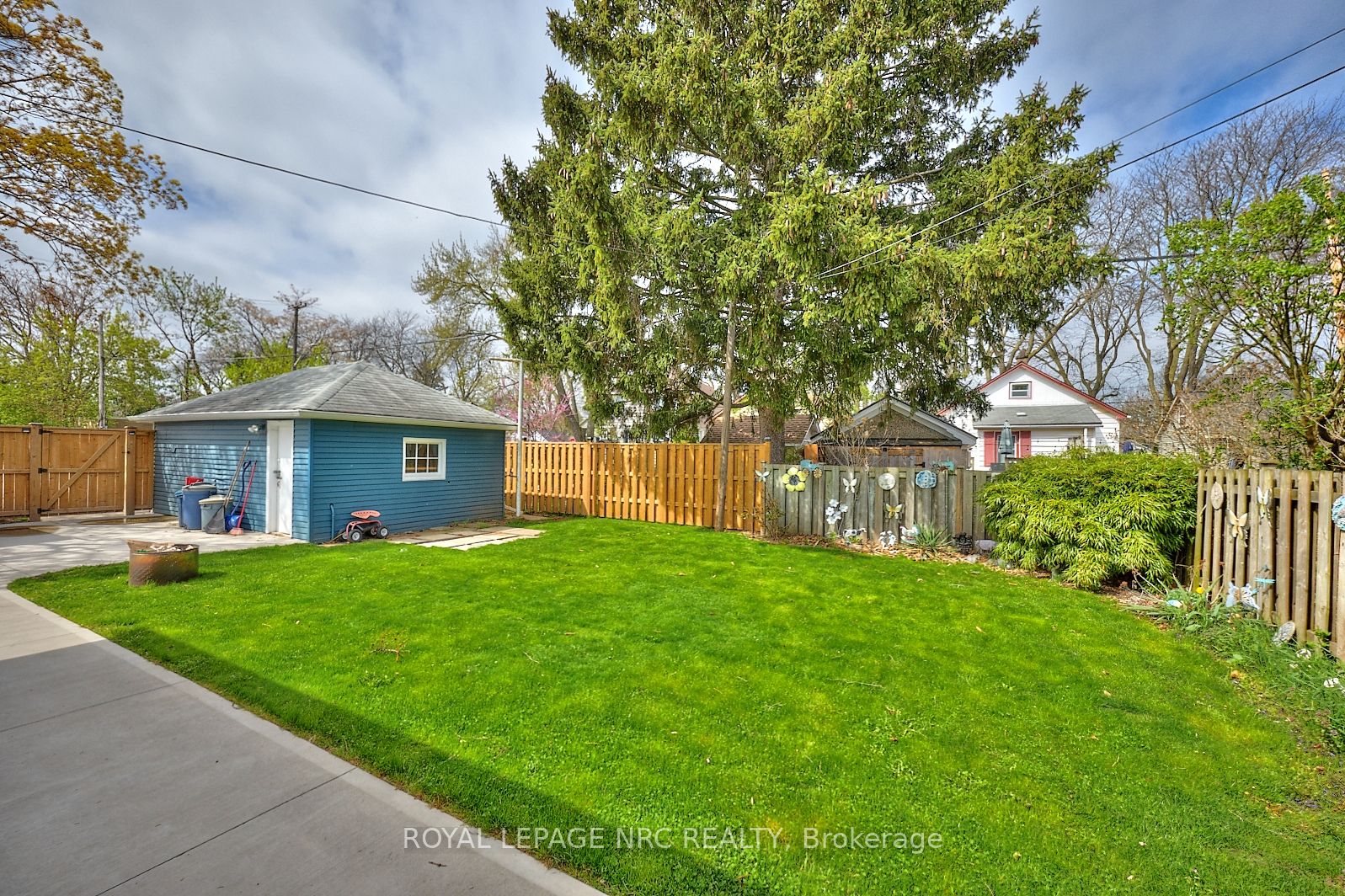 1 Thorndale Ave Property Photo 40