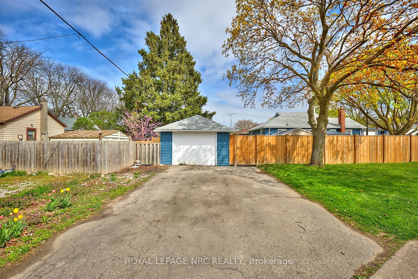 1 Thorndale Ave Property Photo 41