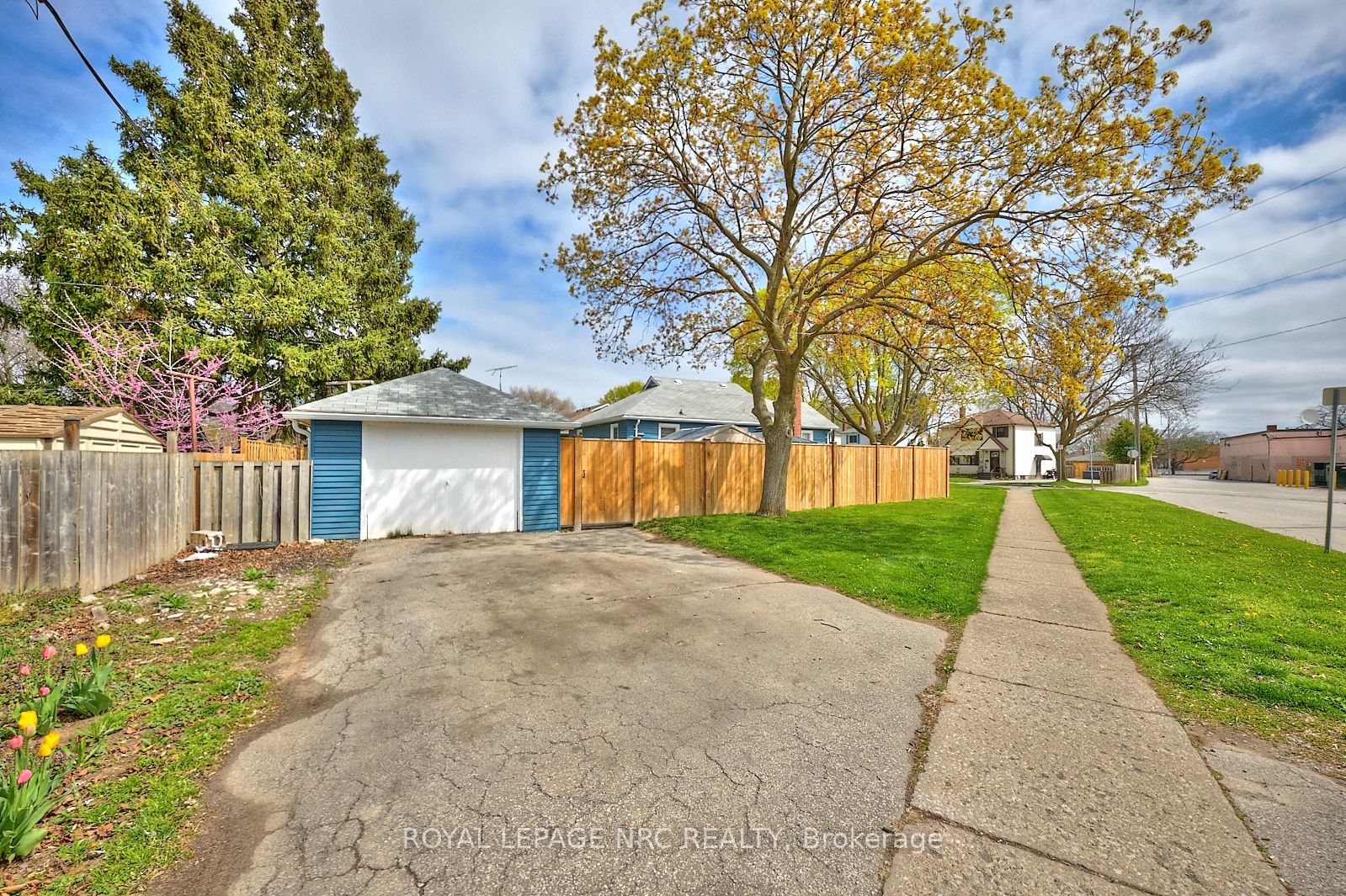 1 Thorndale Ave Property Photo 42