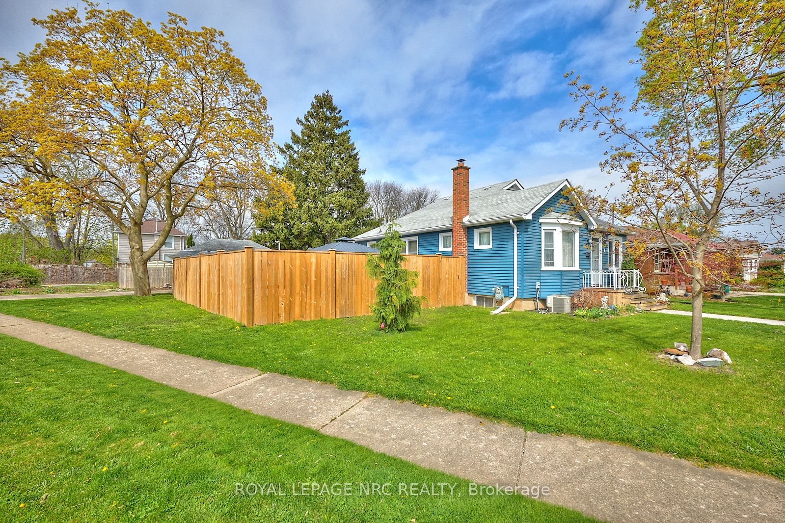 1 Thorndale Ave Property Photo 43