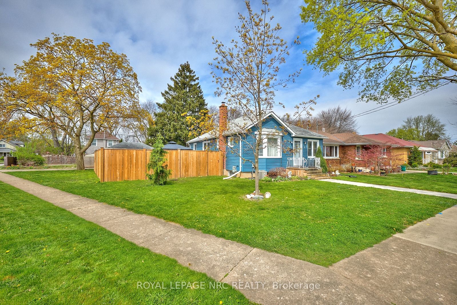 1 Thorndale Ave Property Photo 44