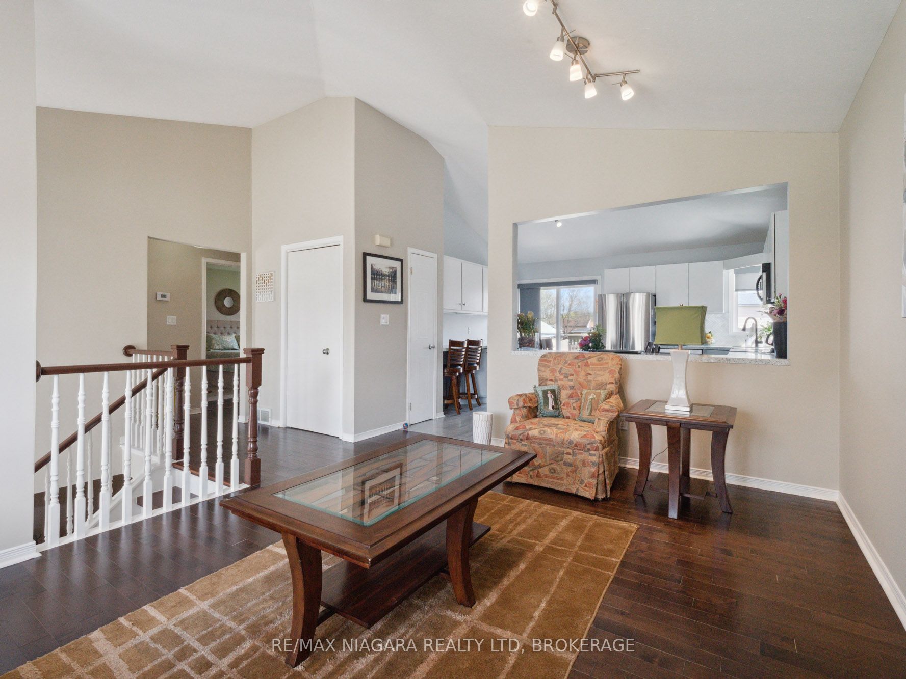 3564 Hill Street Property Photo 3