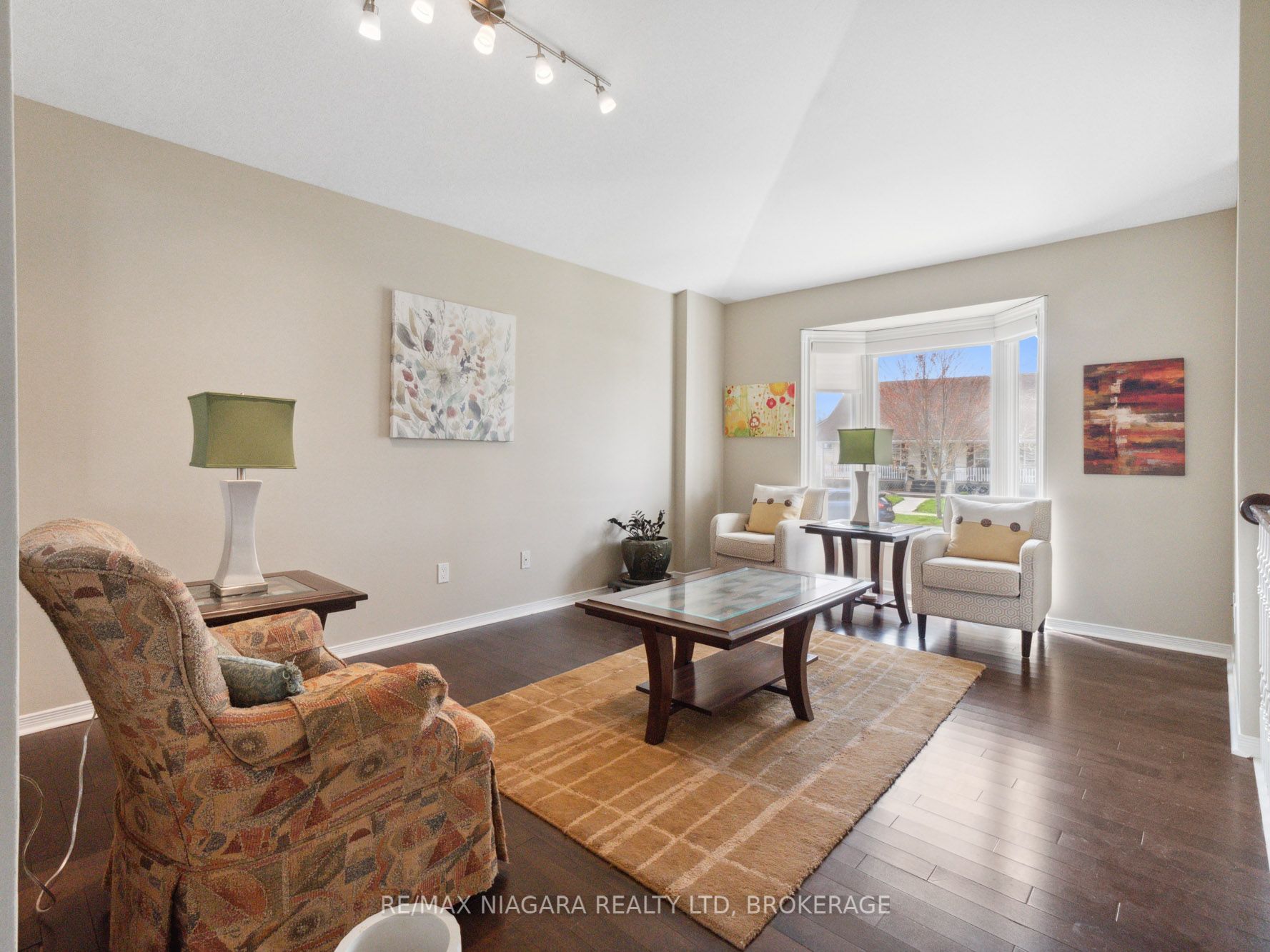 3564 Hill Street Property Photo 5