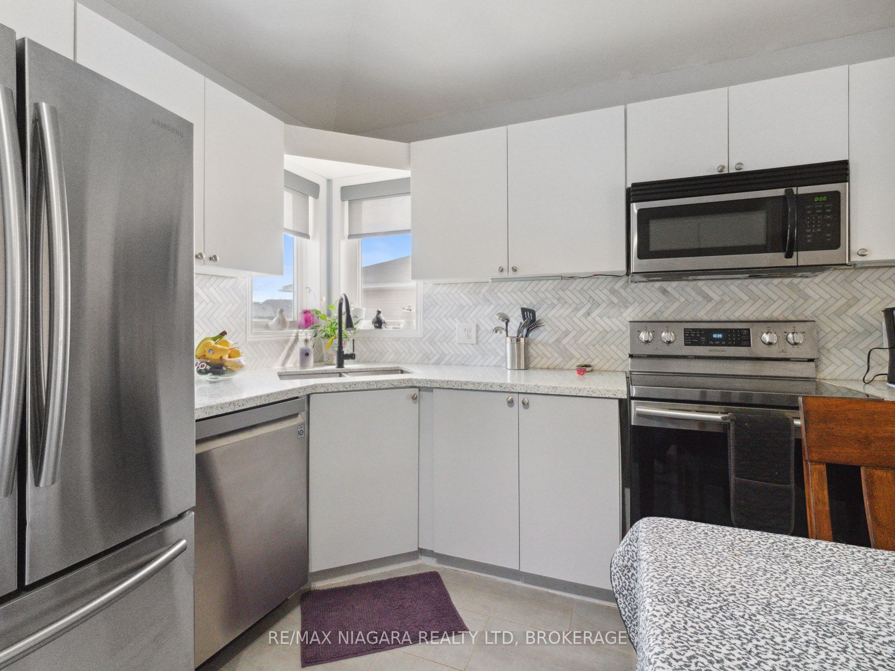 3564 Hill Street Property Photo 7