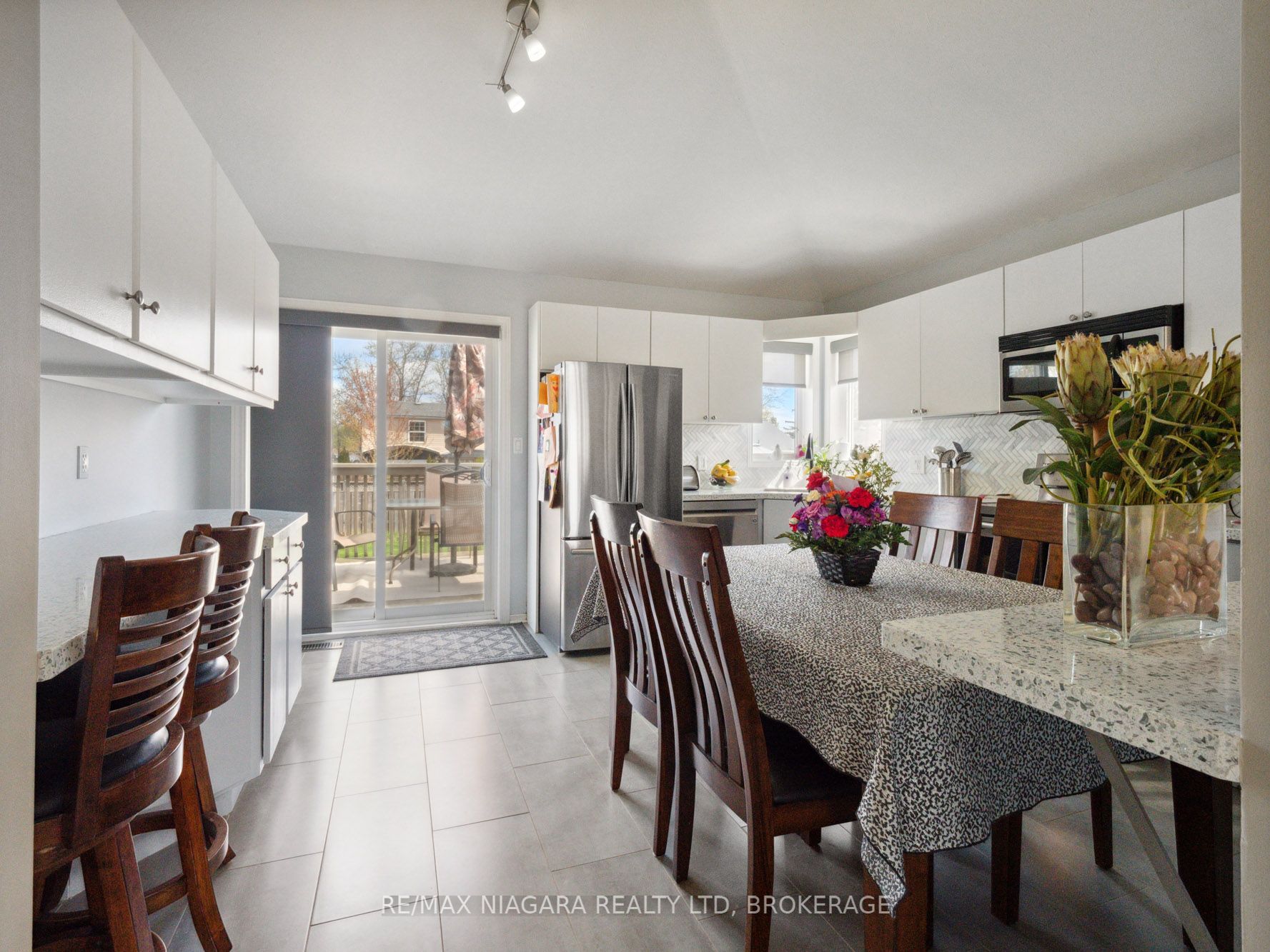 3564 Hill Street Property Photo 8