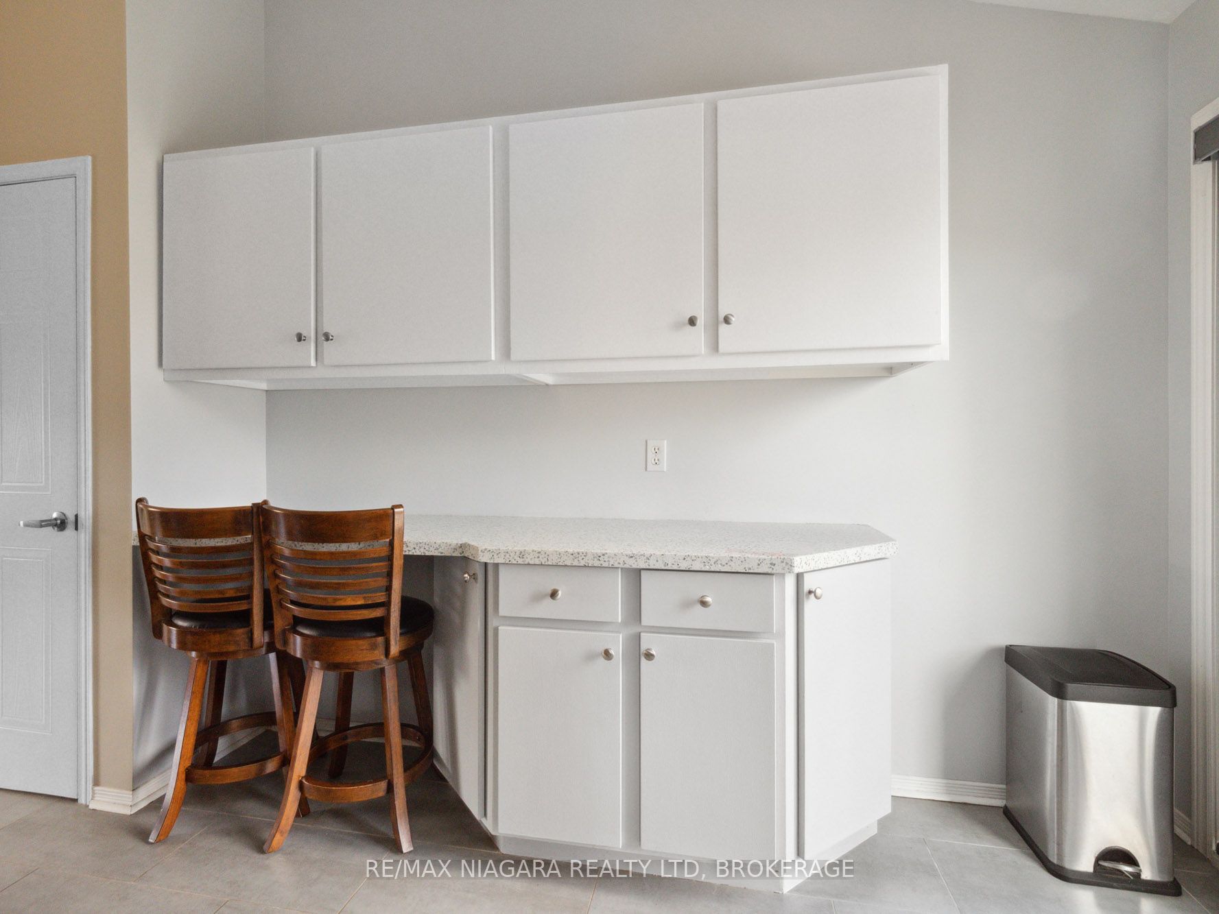 3564 Hill Street Property Photo 9