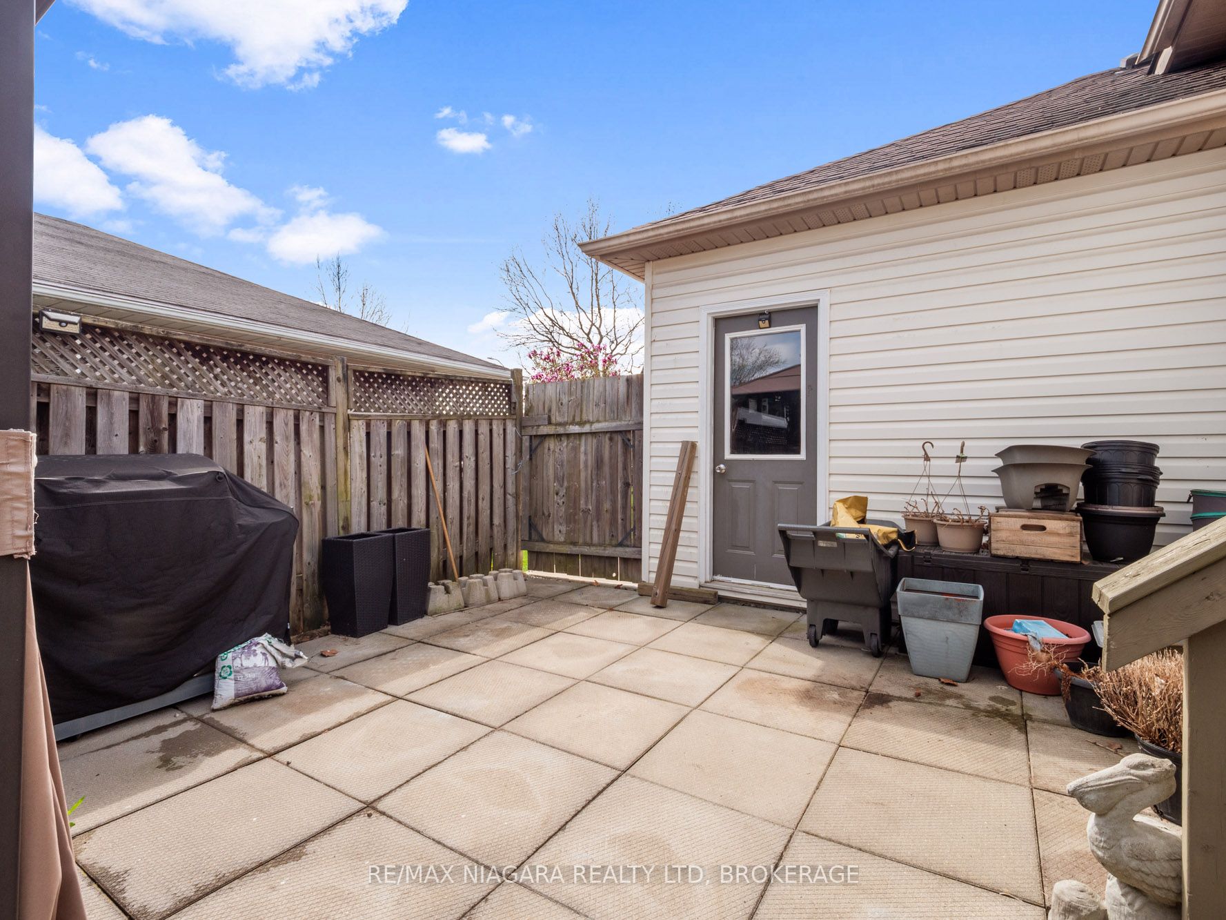3564 Hill Street Property Photo 25