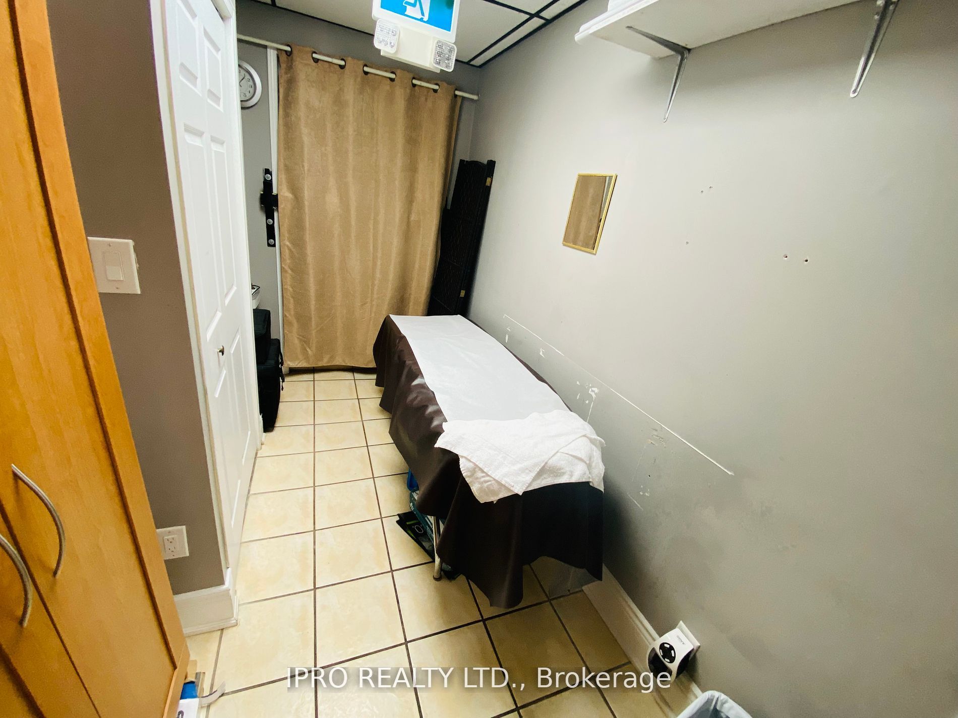 210 Samuelson Street C Property Photo 5