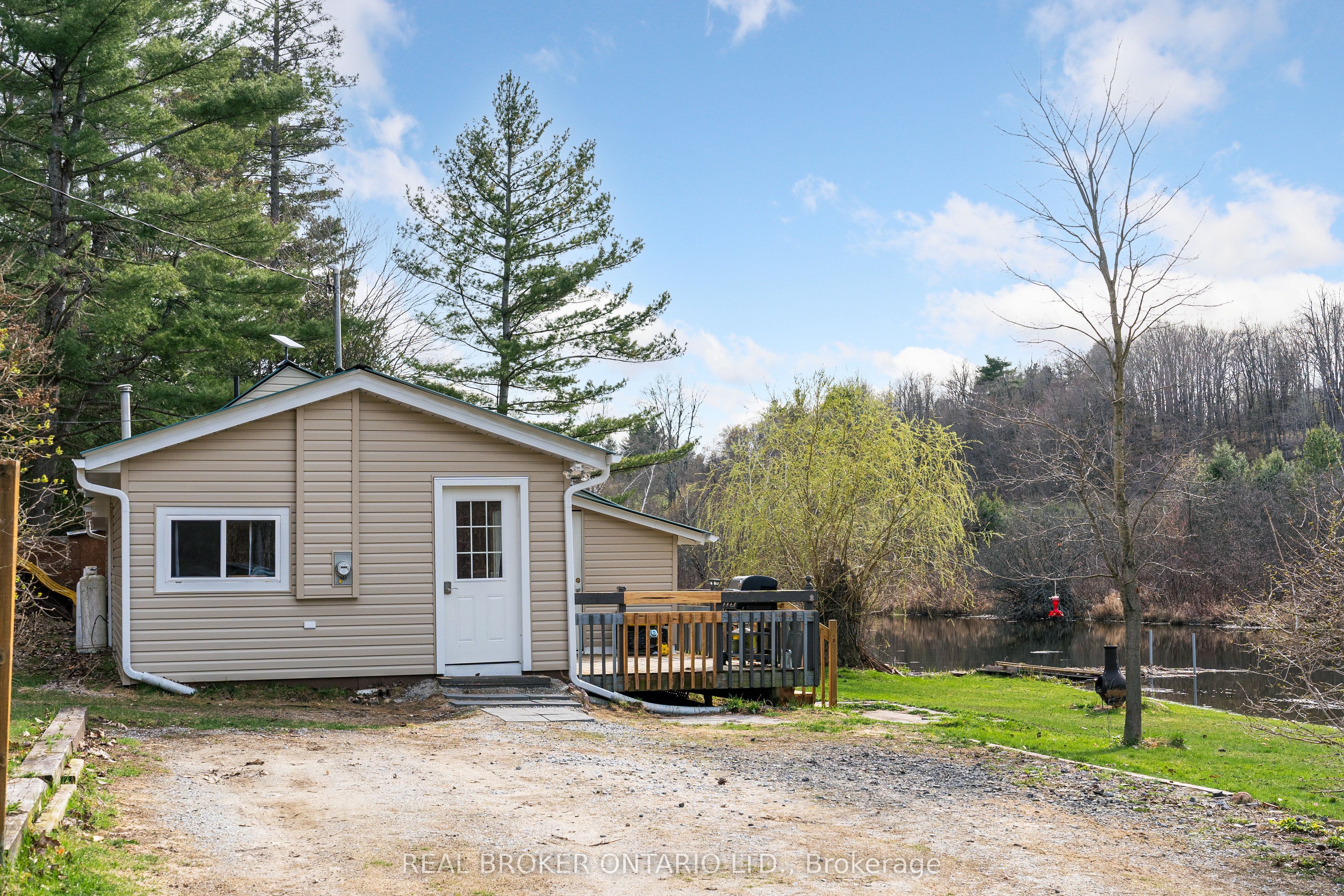 3385 Bolingbroke Road Property Photo