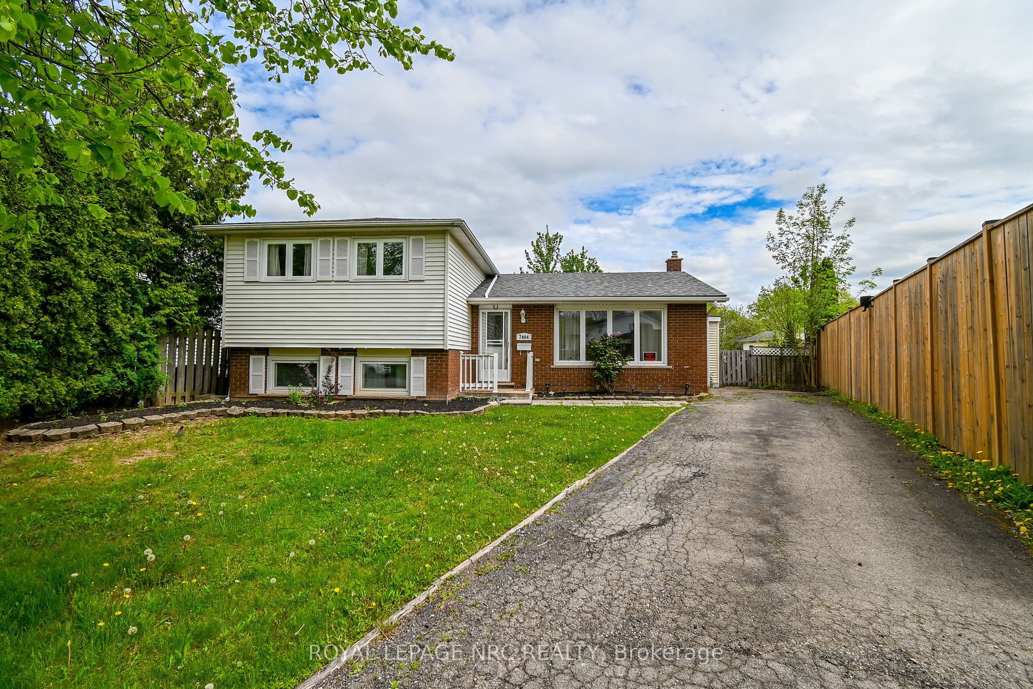 7404 Sandy Court Property Photo 2