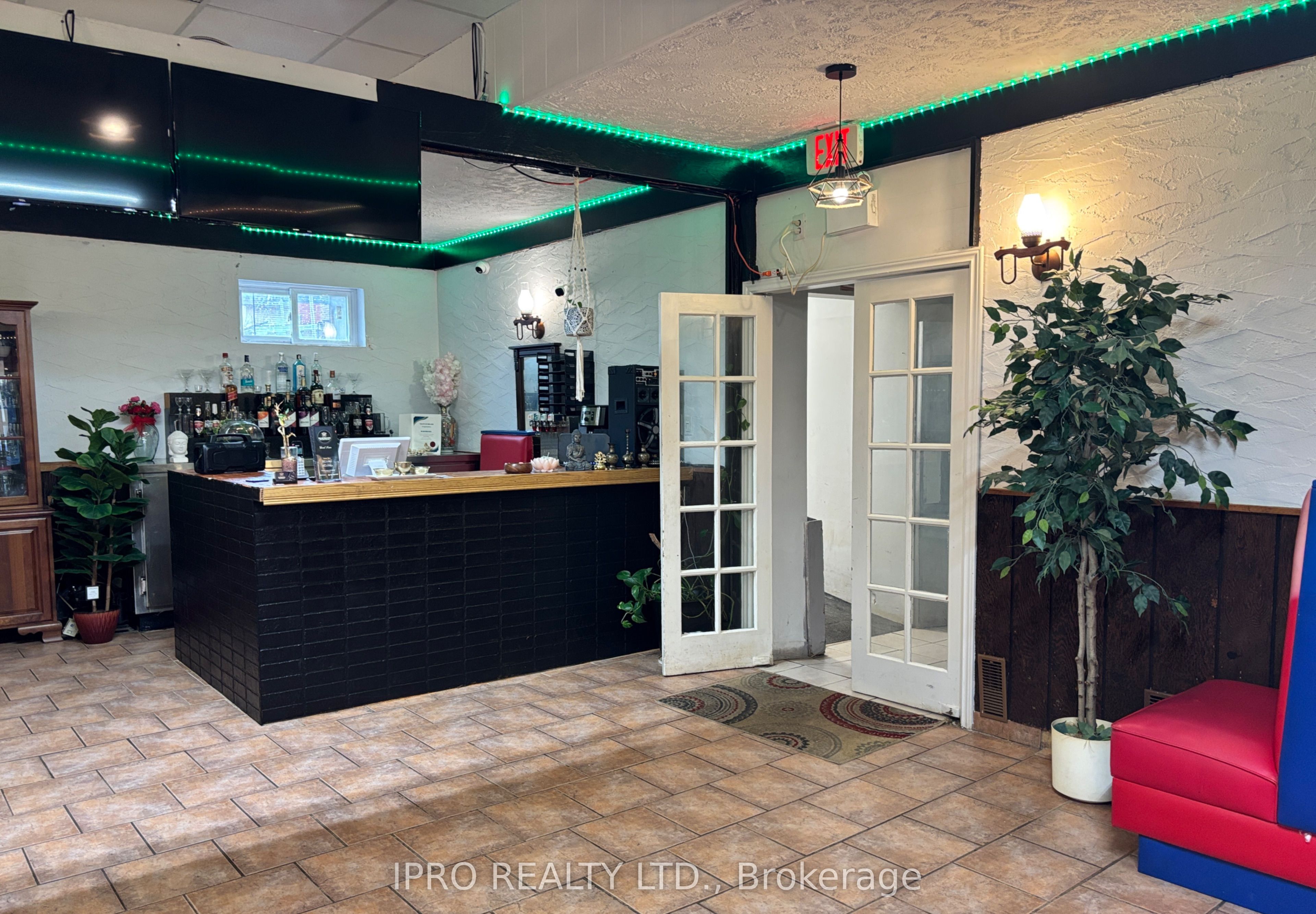182 King Street Property Photo 5