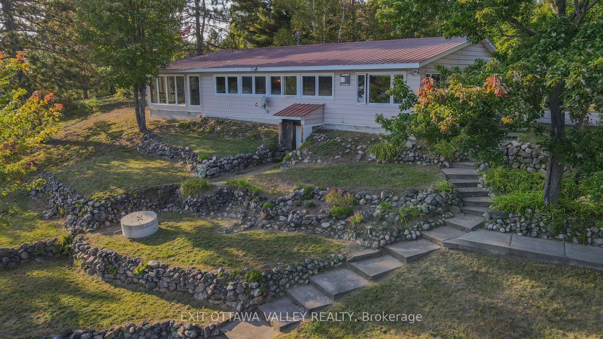 885 Gunns Road Property Photo 9