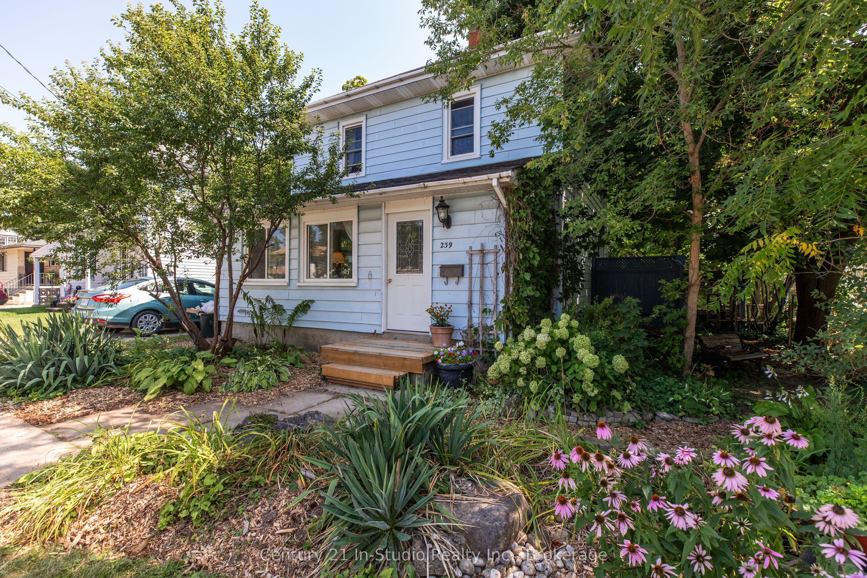 239 N College Street N Property Photo 1