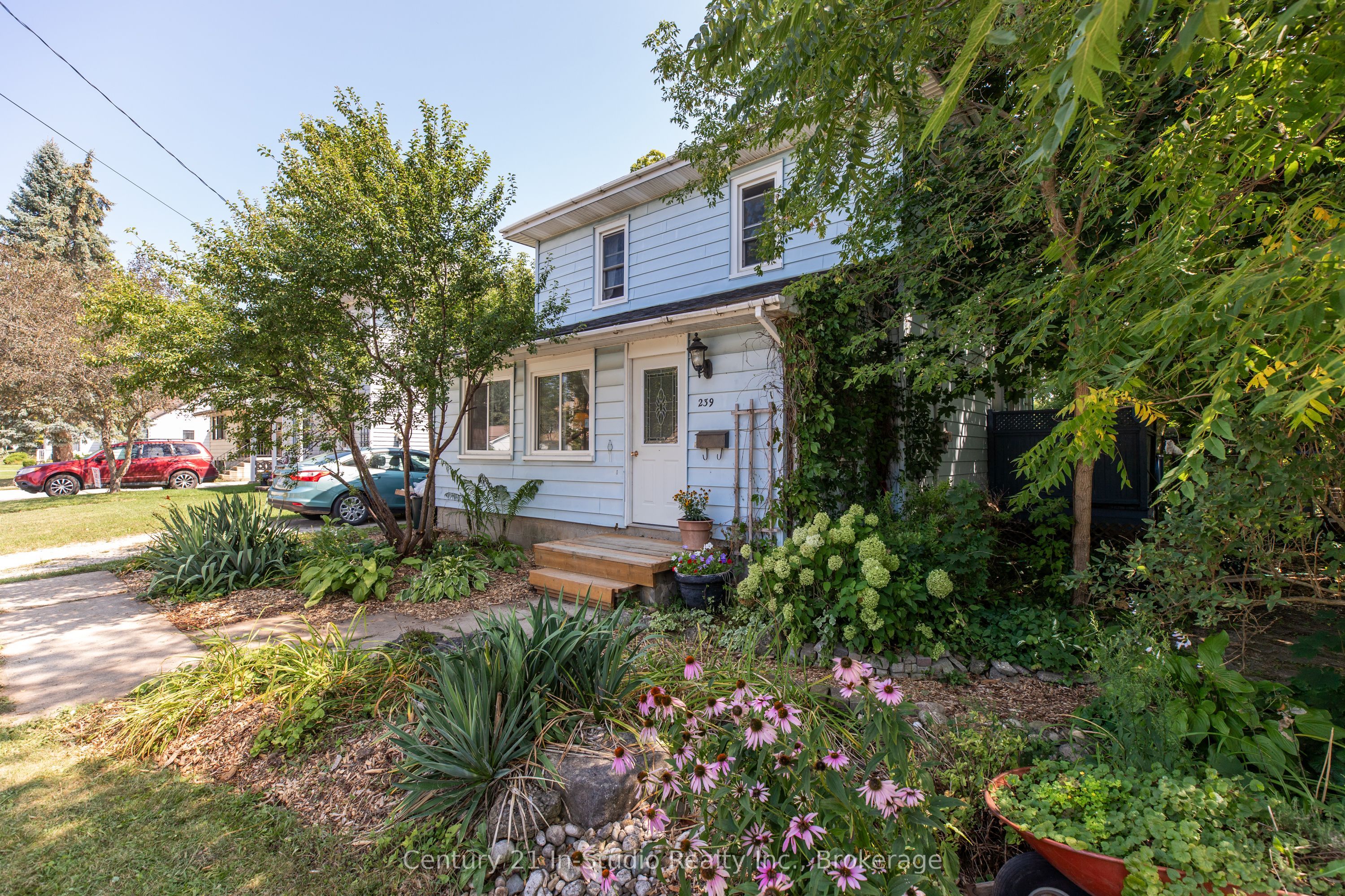 239 N College Street N Property Photo 3