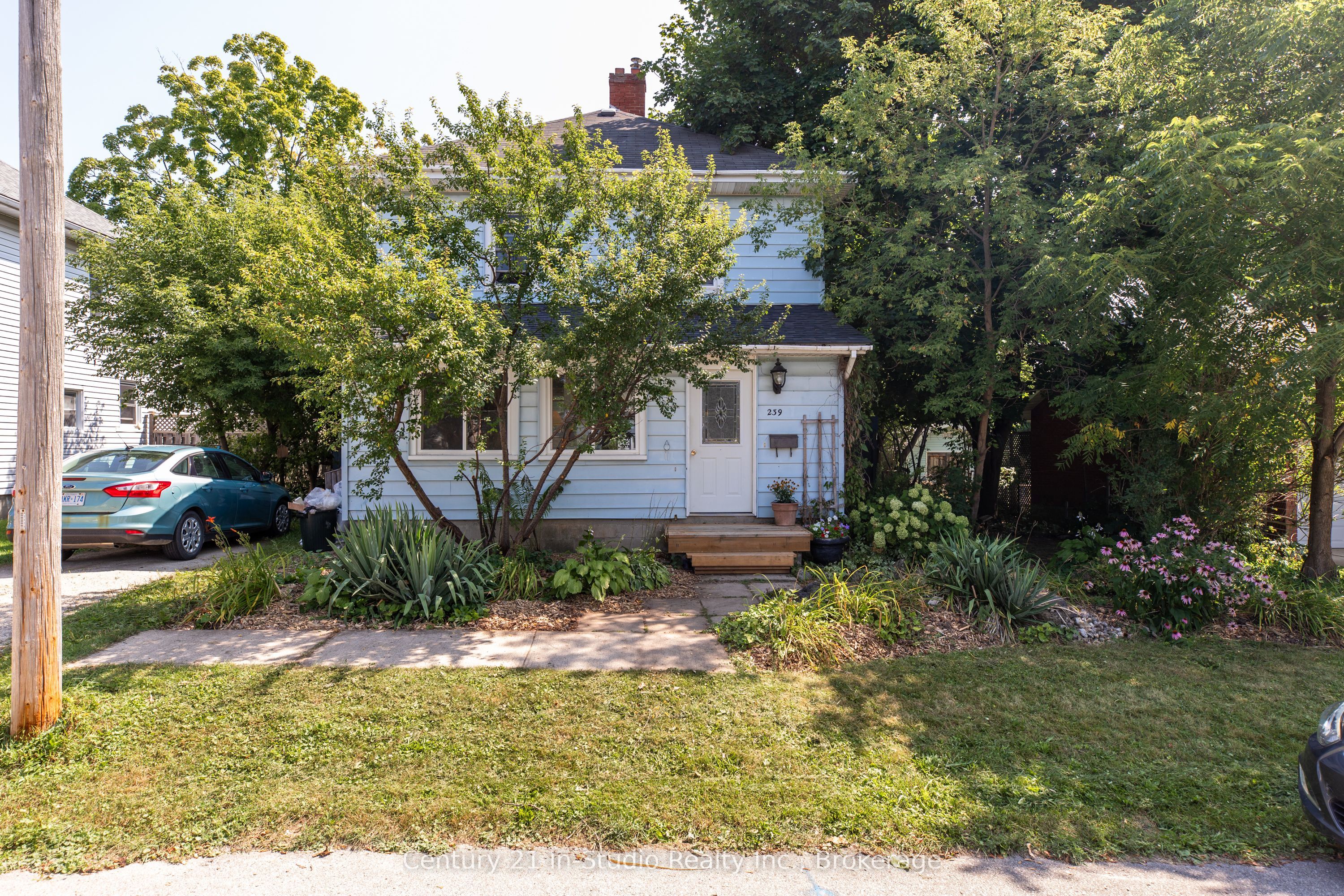 239 N College Street N Property Photo 4