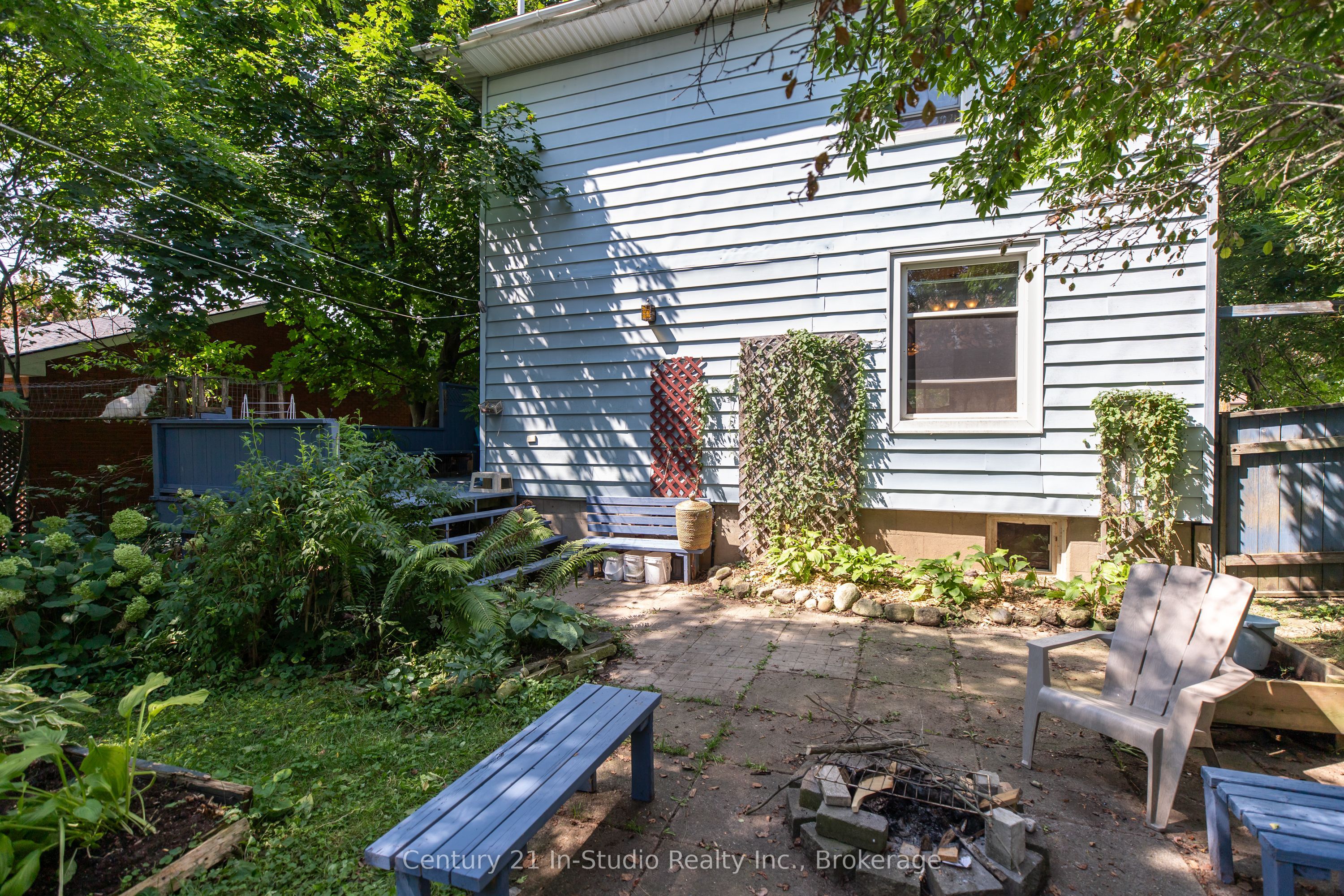 239 N College Street N Property Photo 5