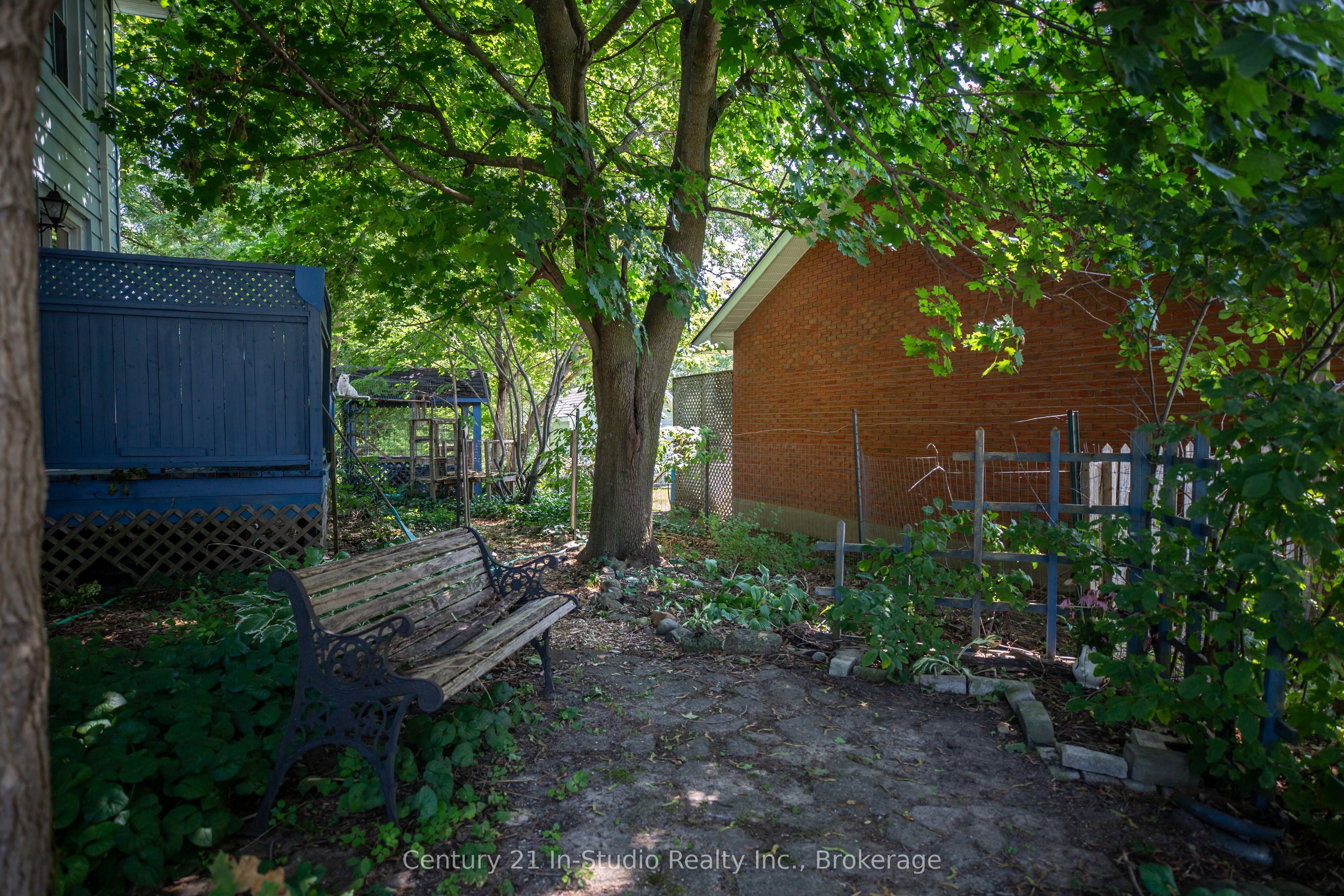 239 N College Street N Property Photo 7