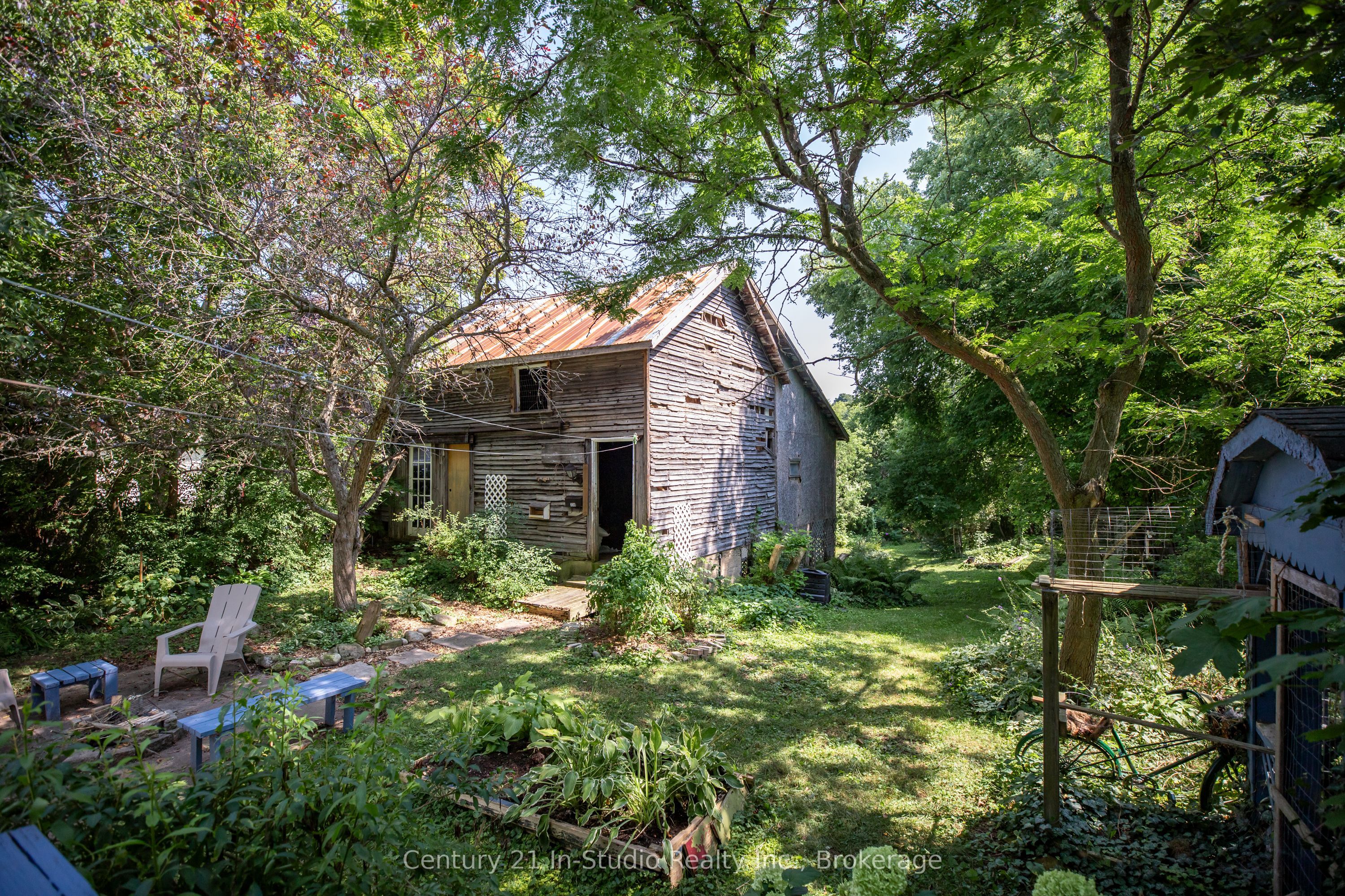 239 N College Street N Property Photo 12