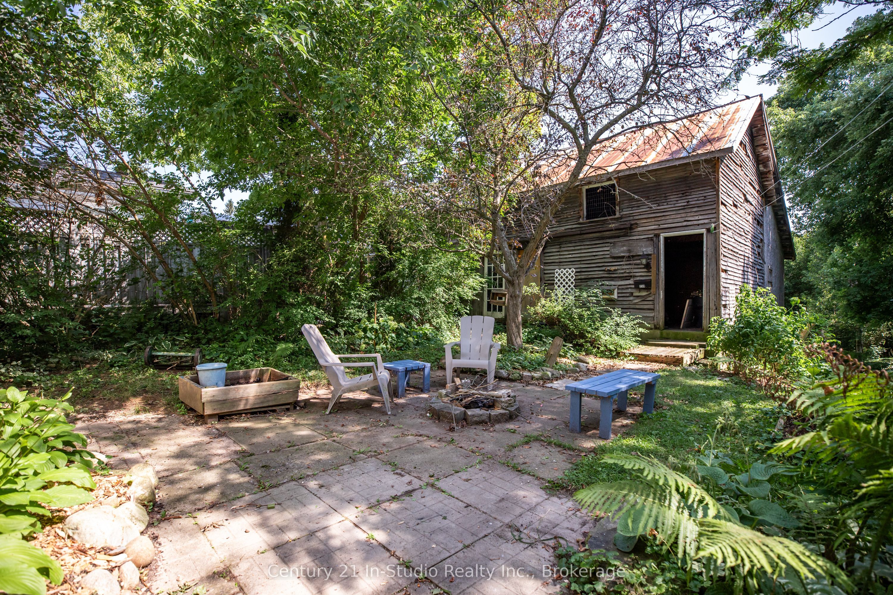 239 N College Street N Property Photo 14