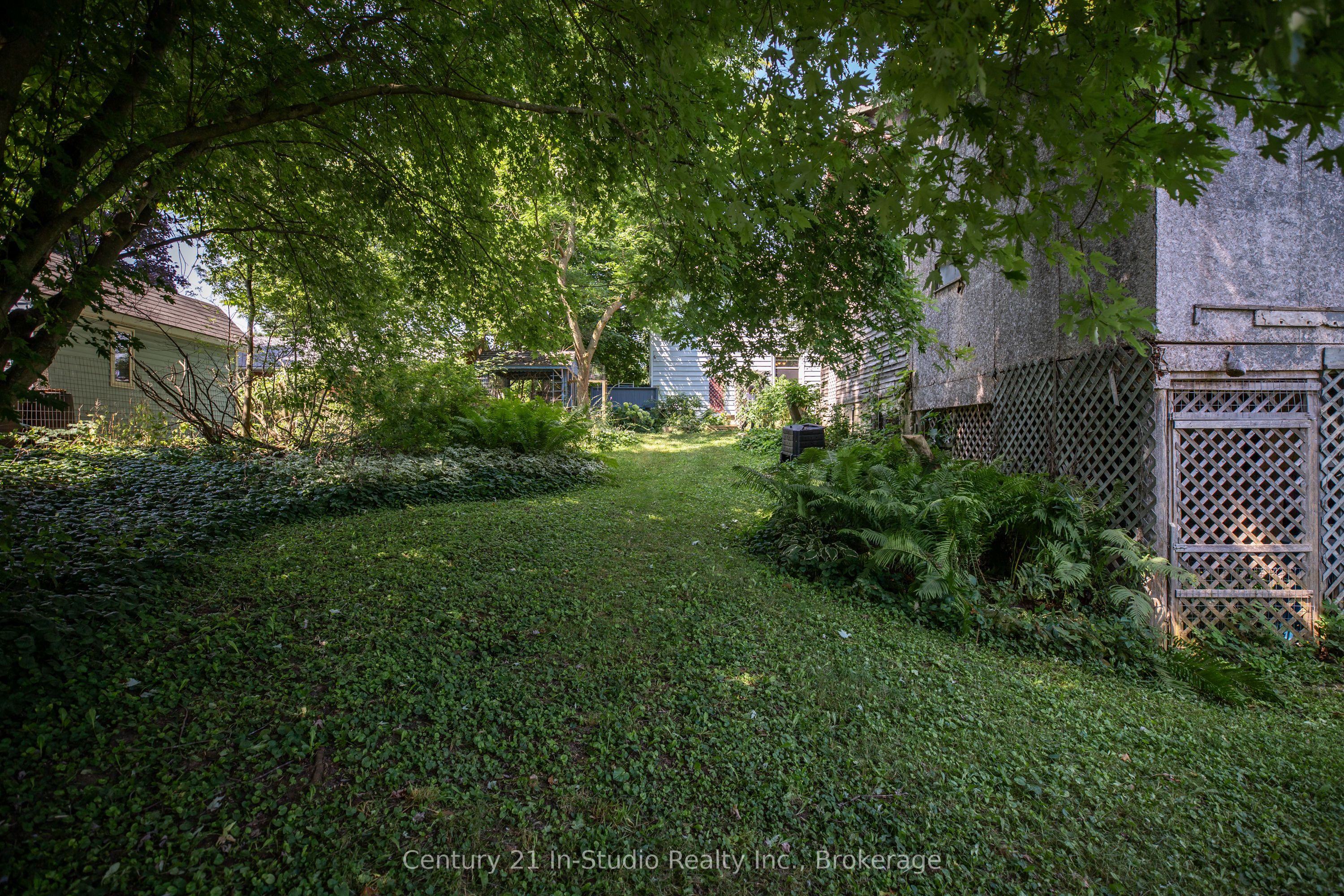 239 N College Street N Property Photo 16