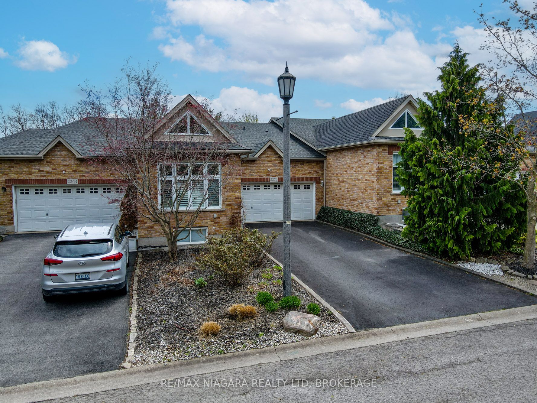 2270 Stonehaven Avenue E Property Photo 2