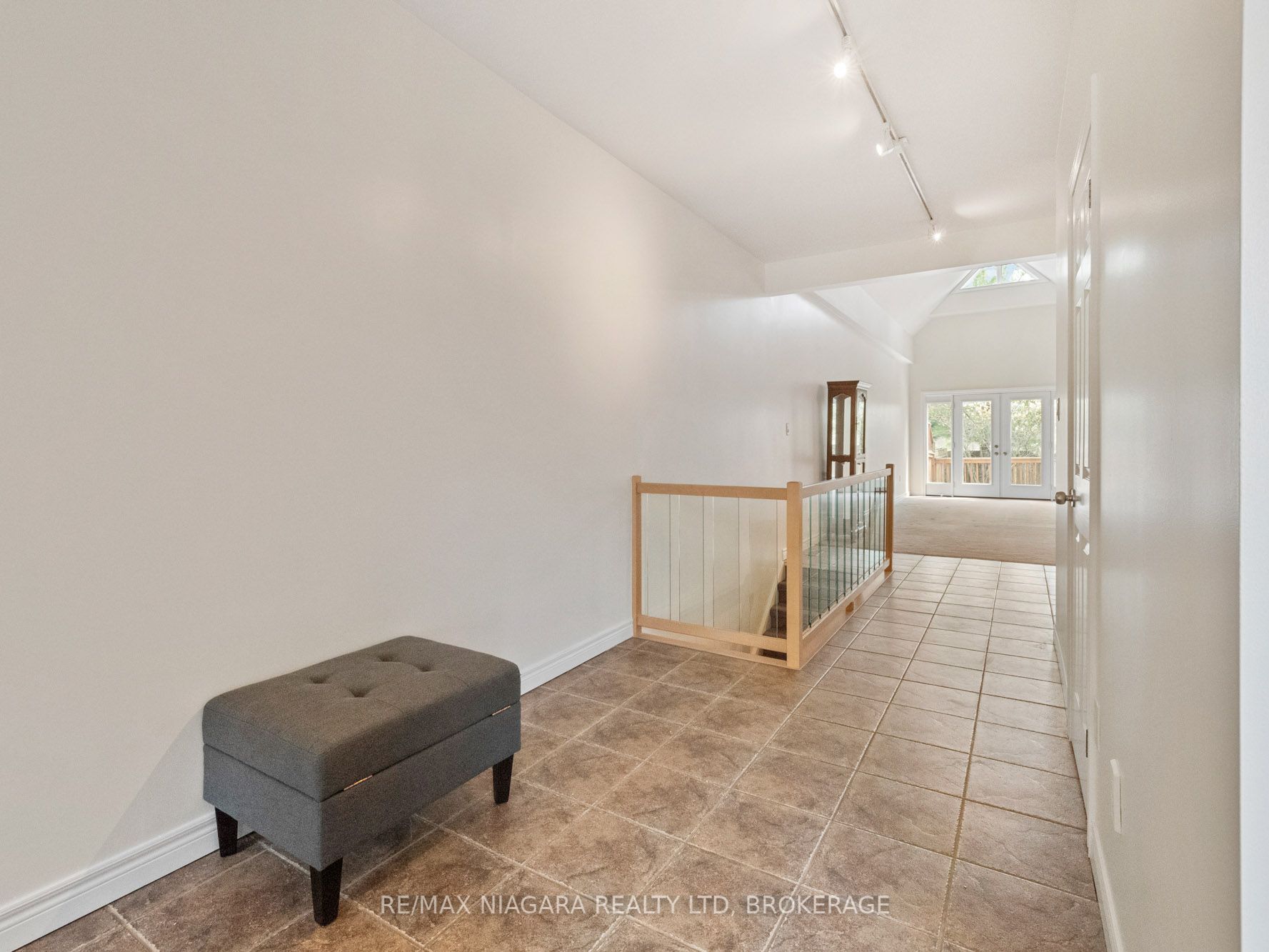 2270 Stonehaven Avenue E Property Photo 3