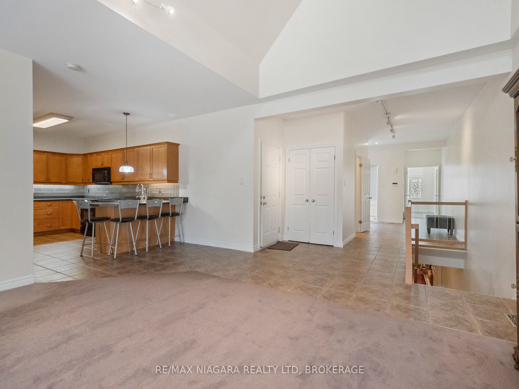 2270 Stonehaven Avenue E Property Photo 4