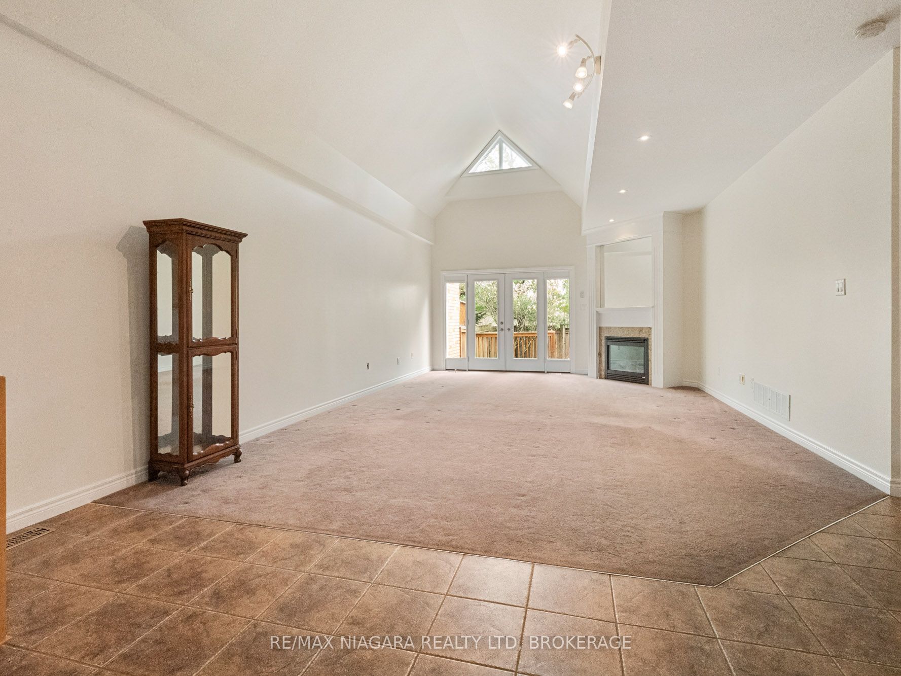 2270 Stonehaven Avenue E Property Photo 9